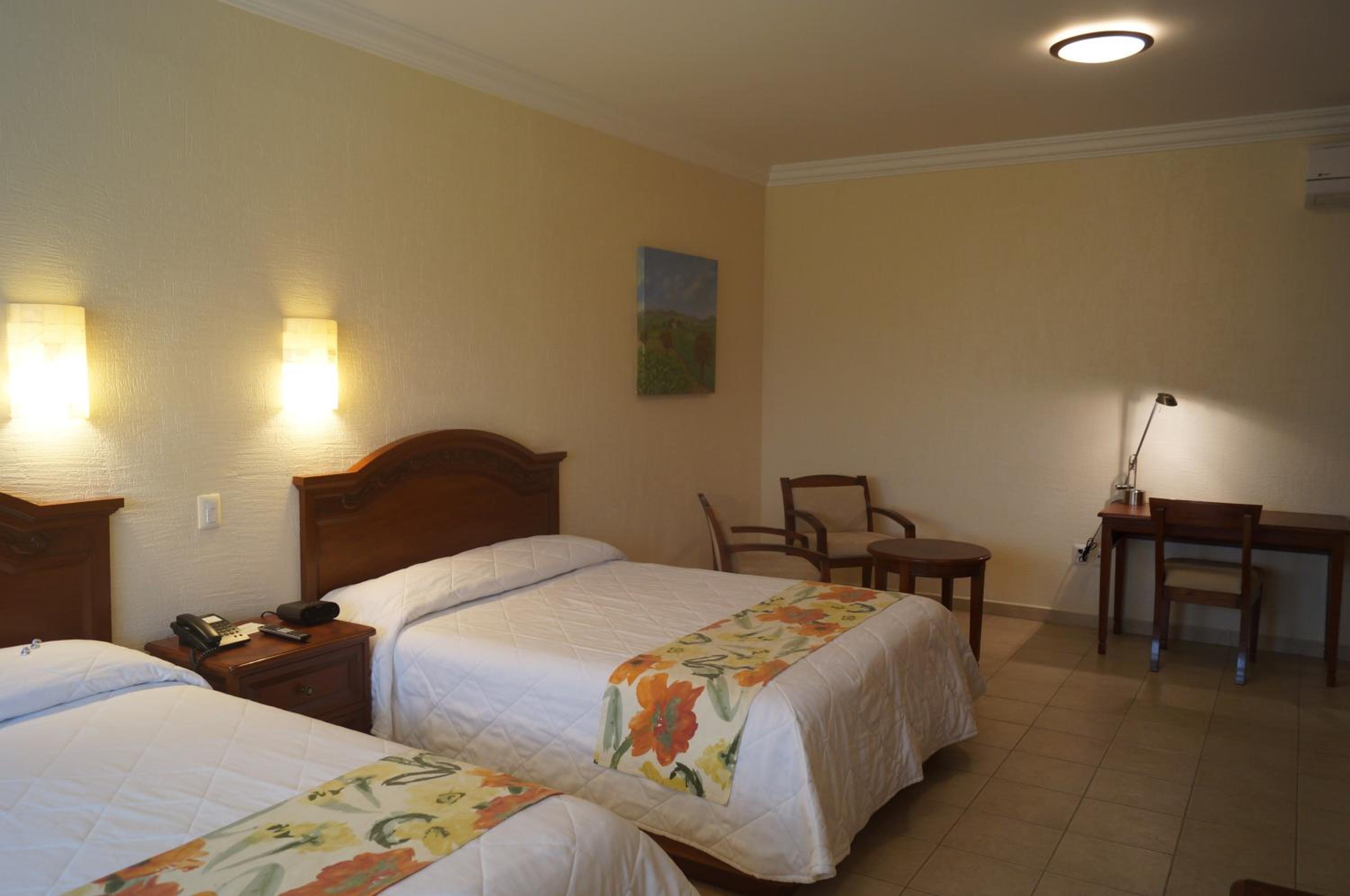 Twin Room - Photo 3
