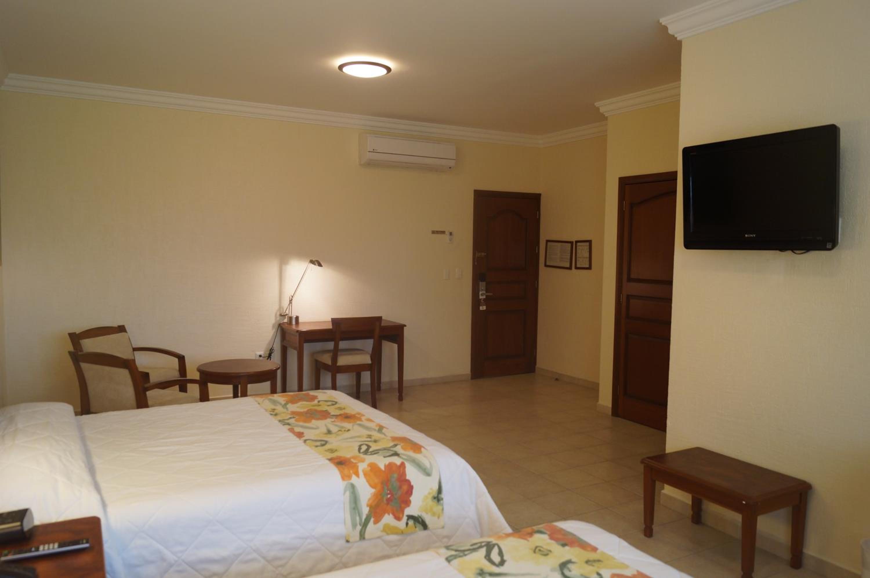 Twin Room - Photo 2