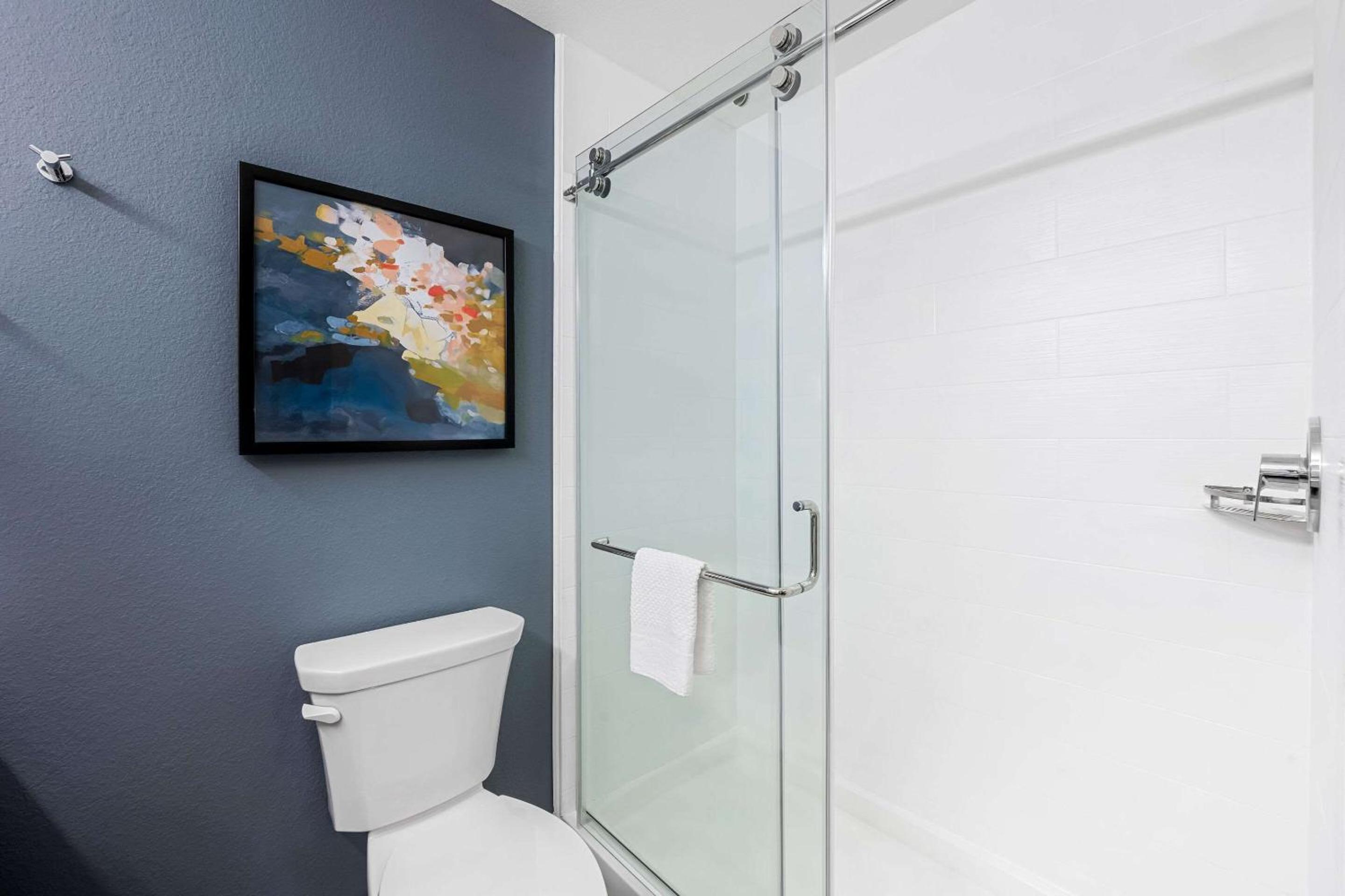 1 Bedroom King Suite with Sofa/Roll In Shower - Disability Access/Non Smoking photo 1