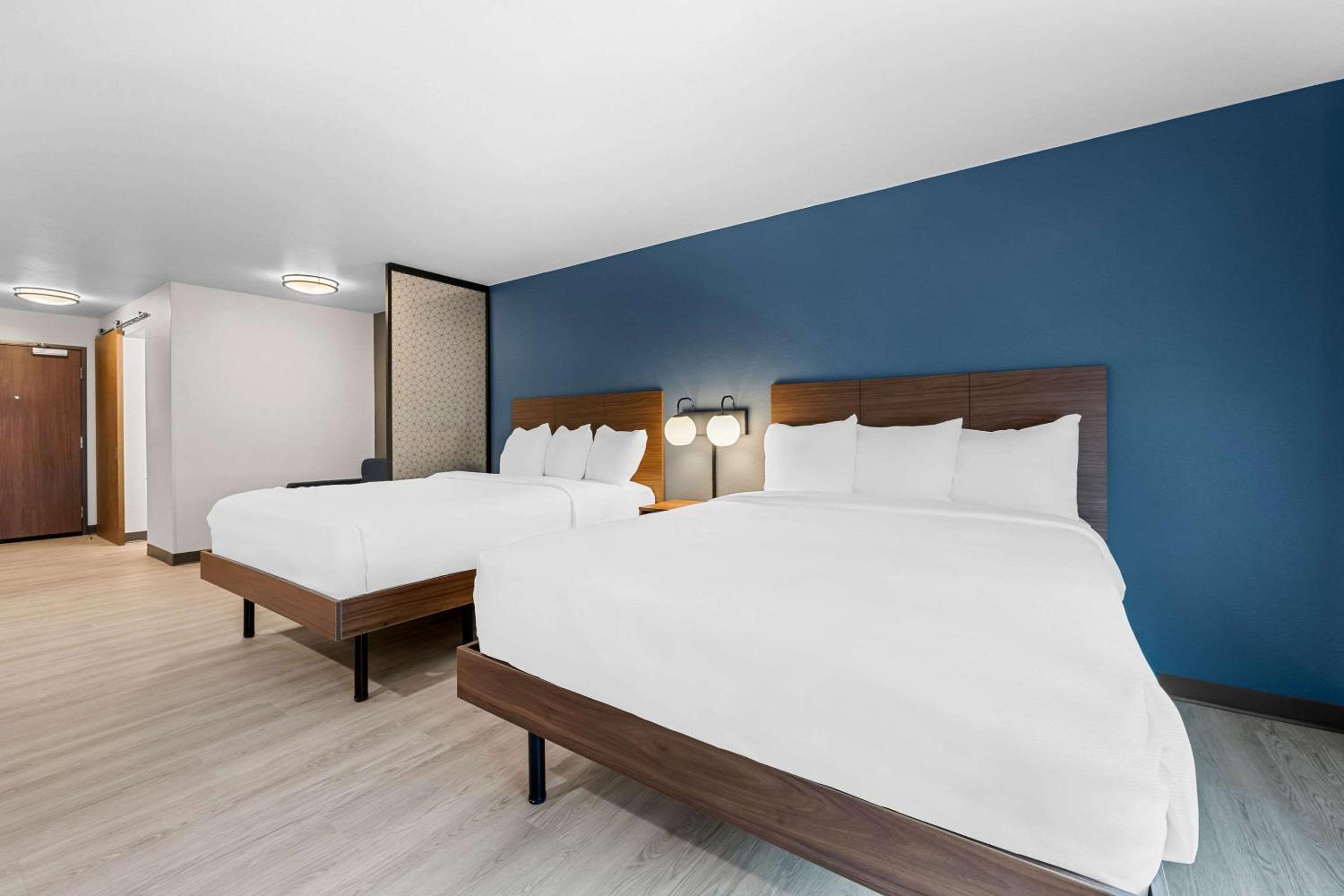 Queen Room with Two Queen Beds - Non-Smoking
