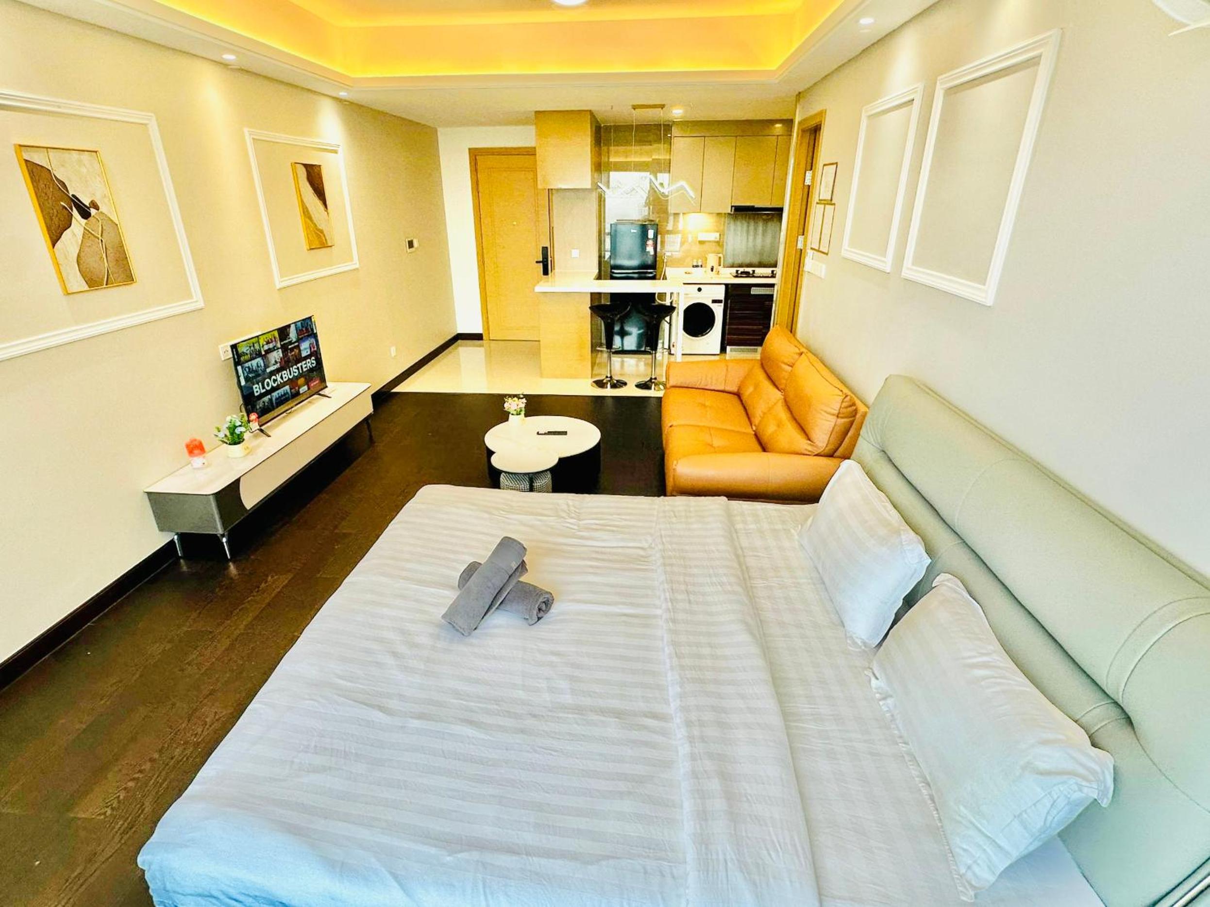 Studio Apartment with Harbor View photo 2