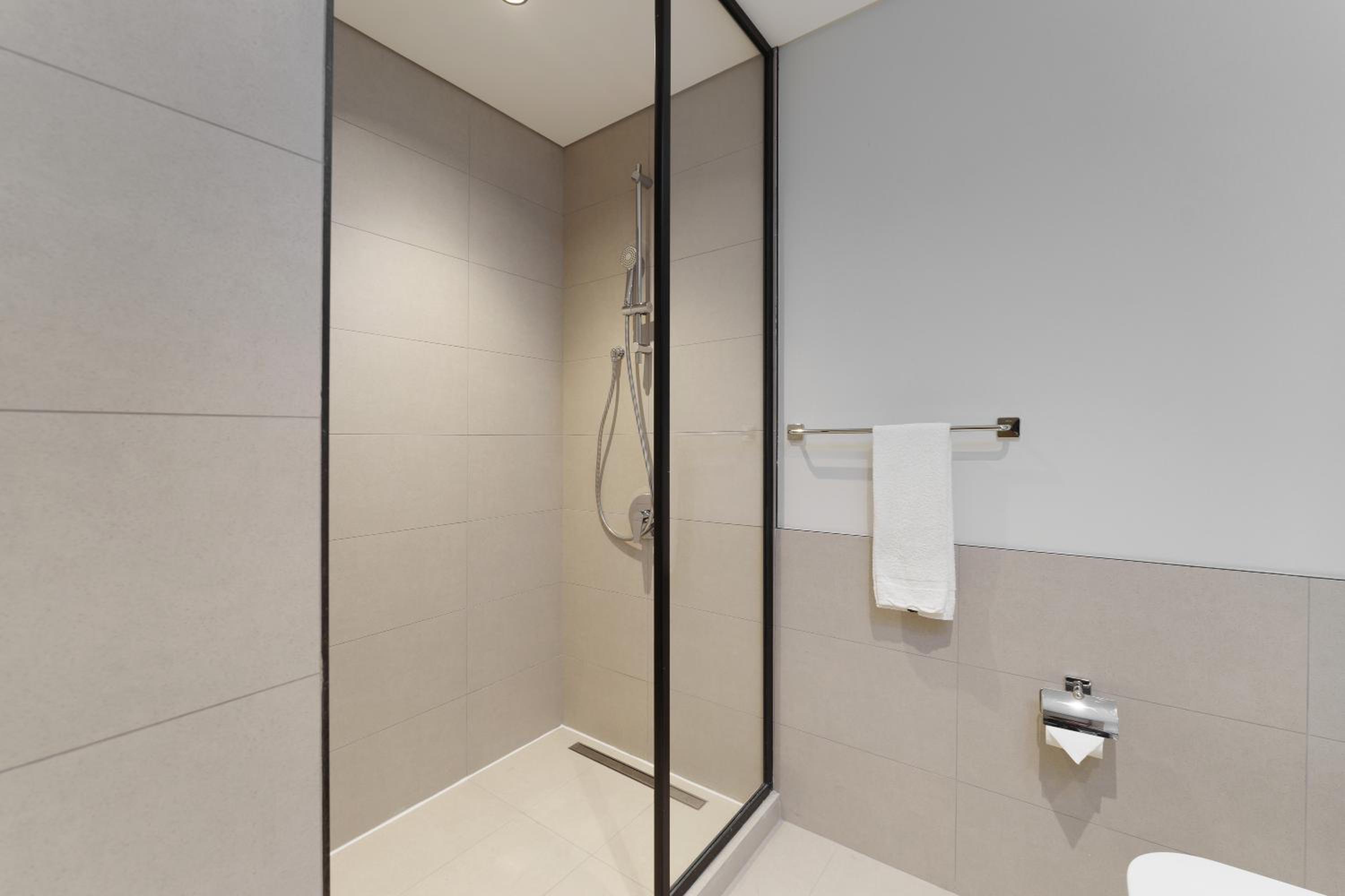 Three-Bedroom Apartment with Balcony photo 3