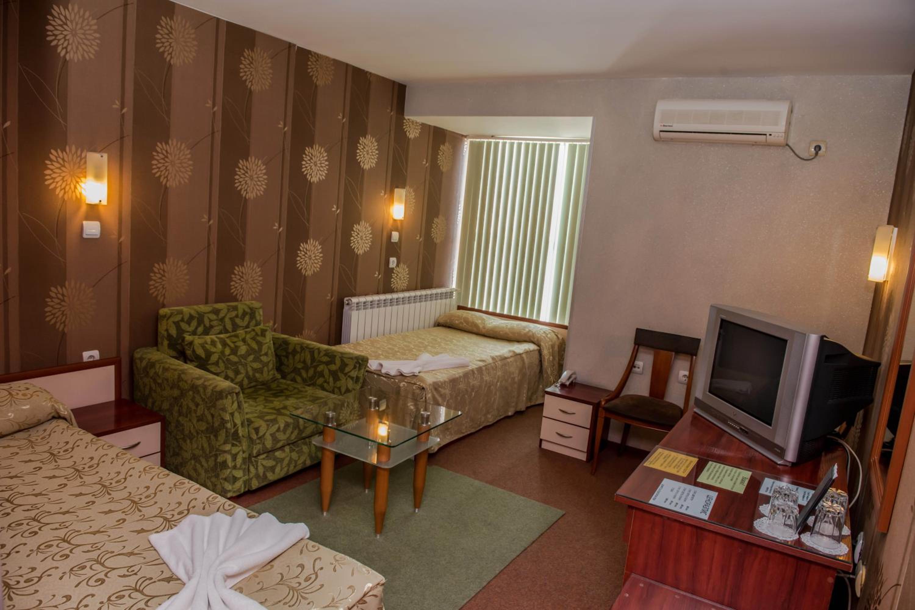 Large Twin Room photo 2