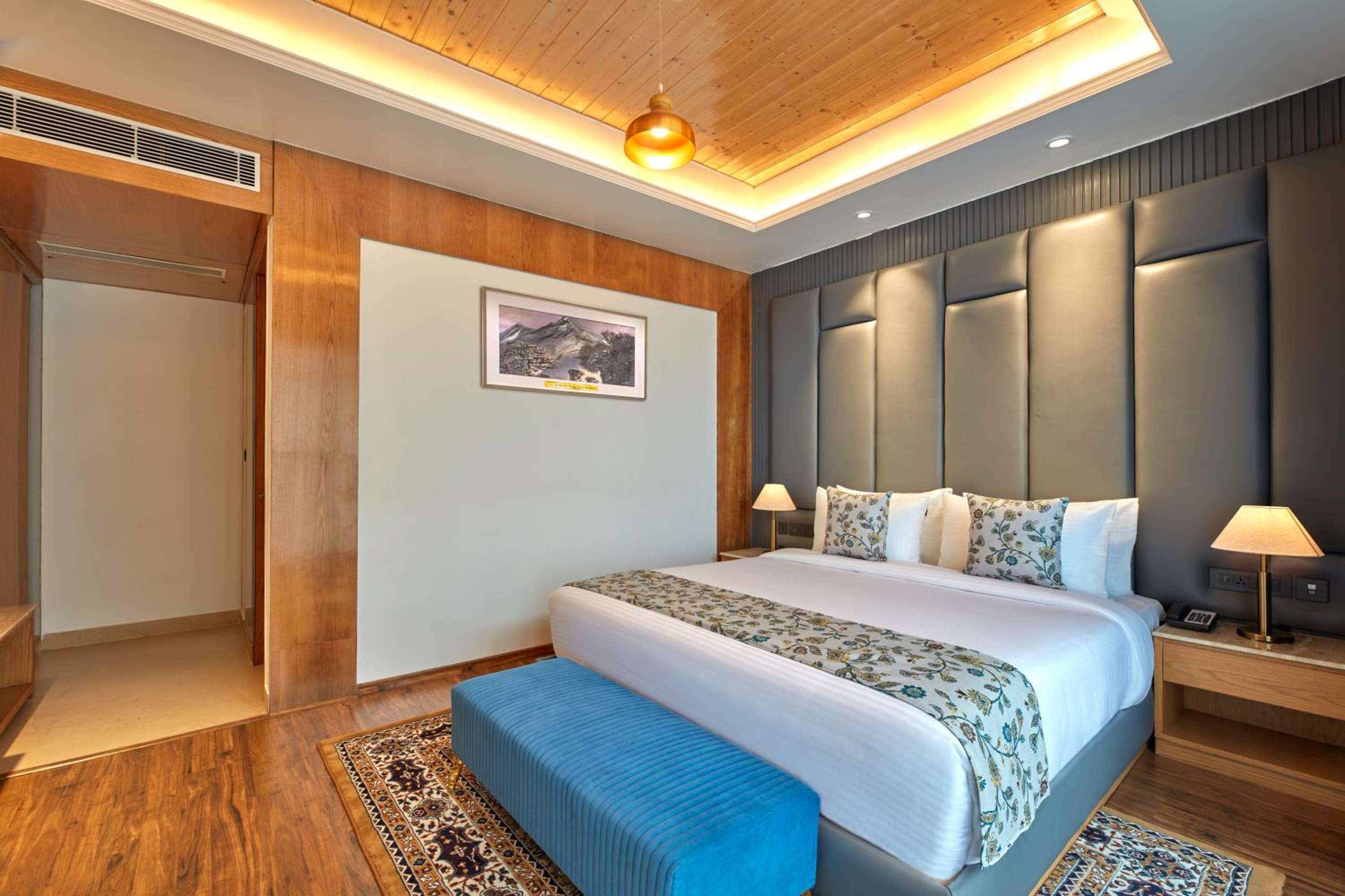 Luxury Suite with Balcony