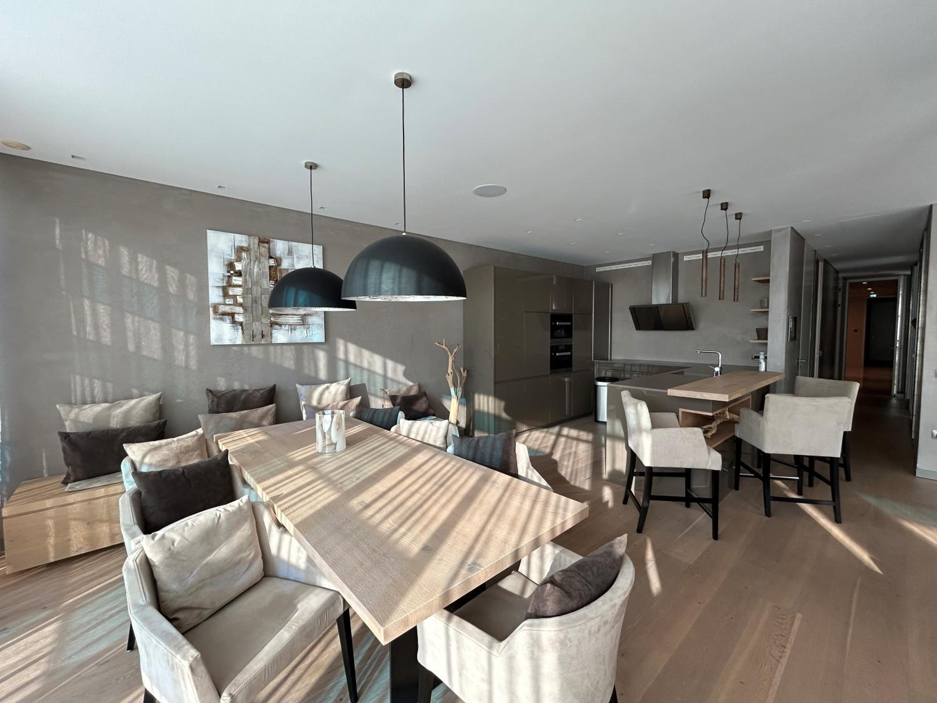 Three-Bedroom Apartment with Lake View photo 2