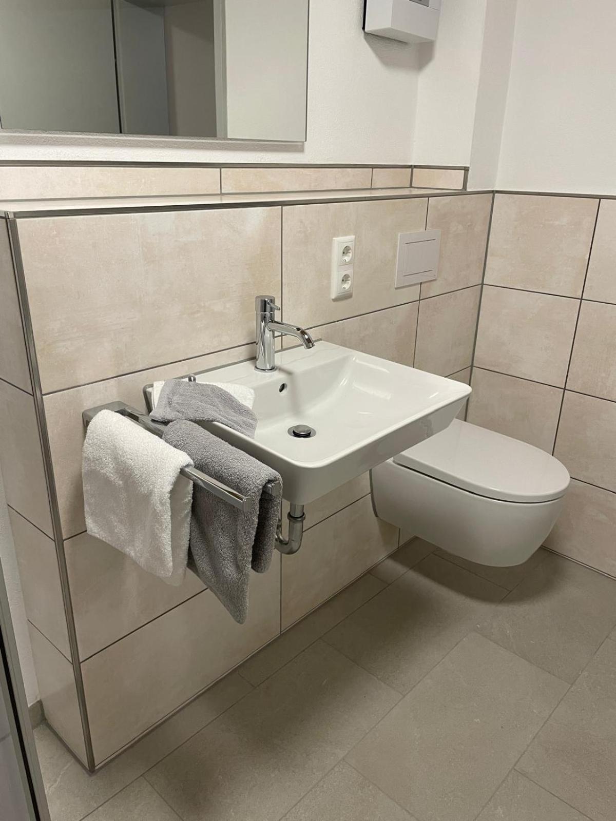 One-Bedroom Apartment - Photo 2