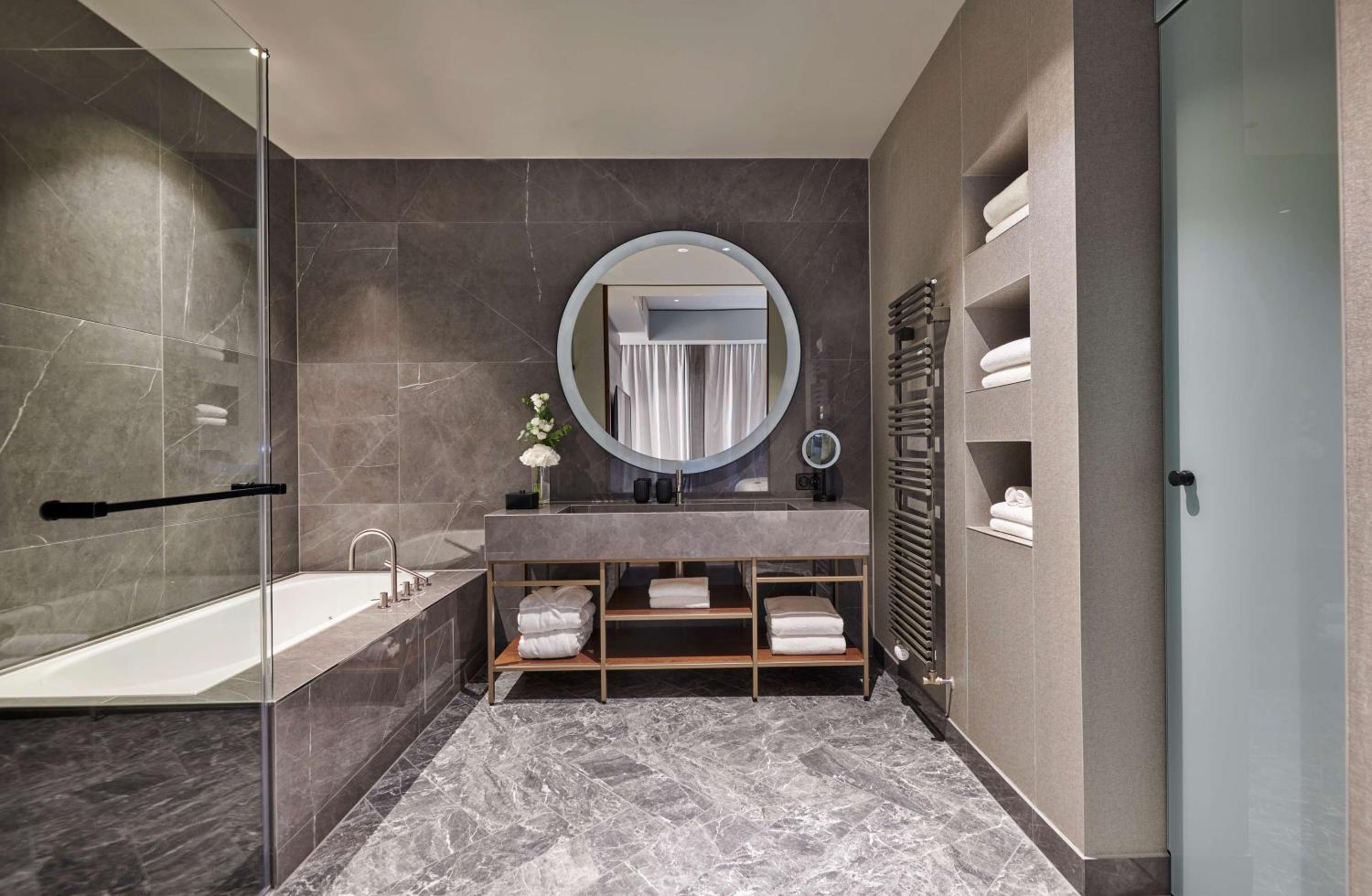 Ambassador Suite photo 1