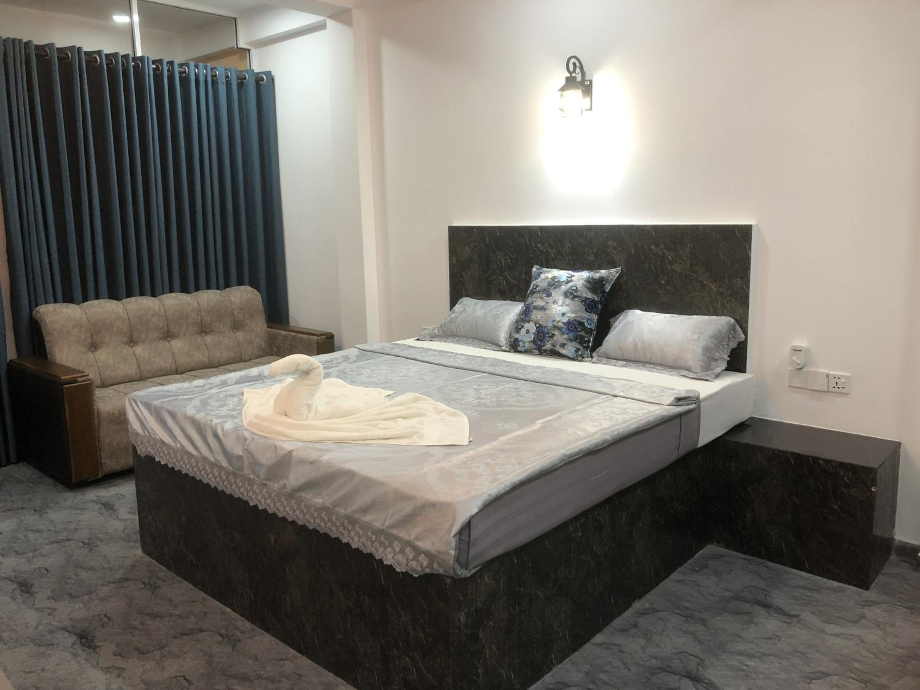 Deluxe Room (2 Adults + 1 Child) photo 3