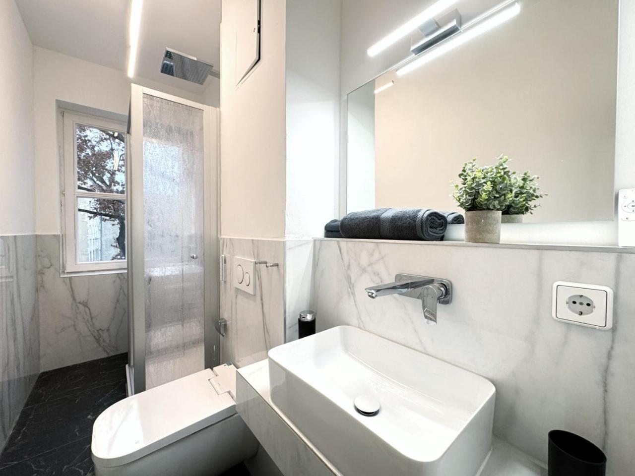 Two-Bedroom Deluxe Apartment photo 2