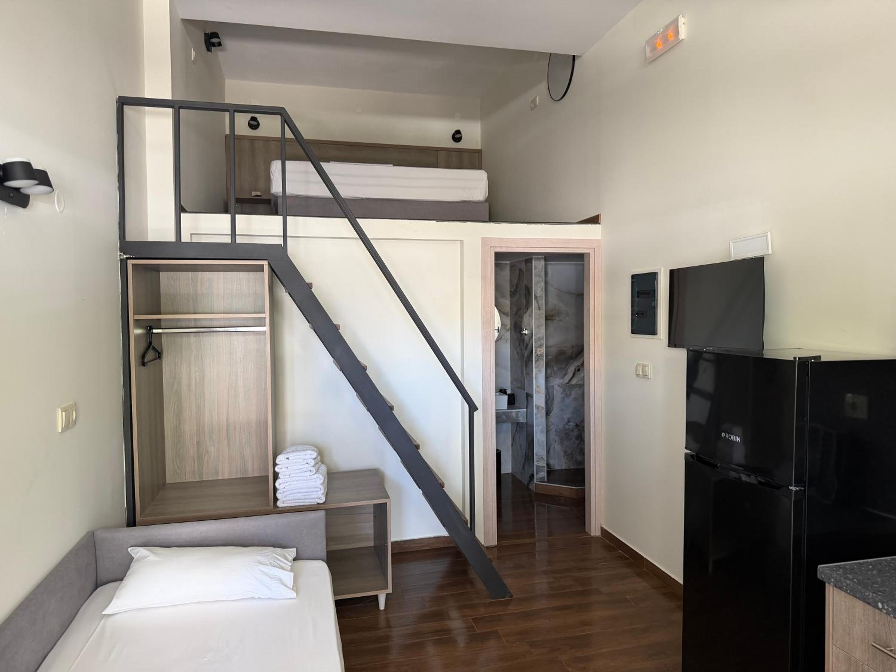 Apartment - Split Level photo 3