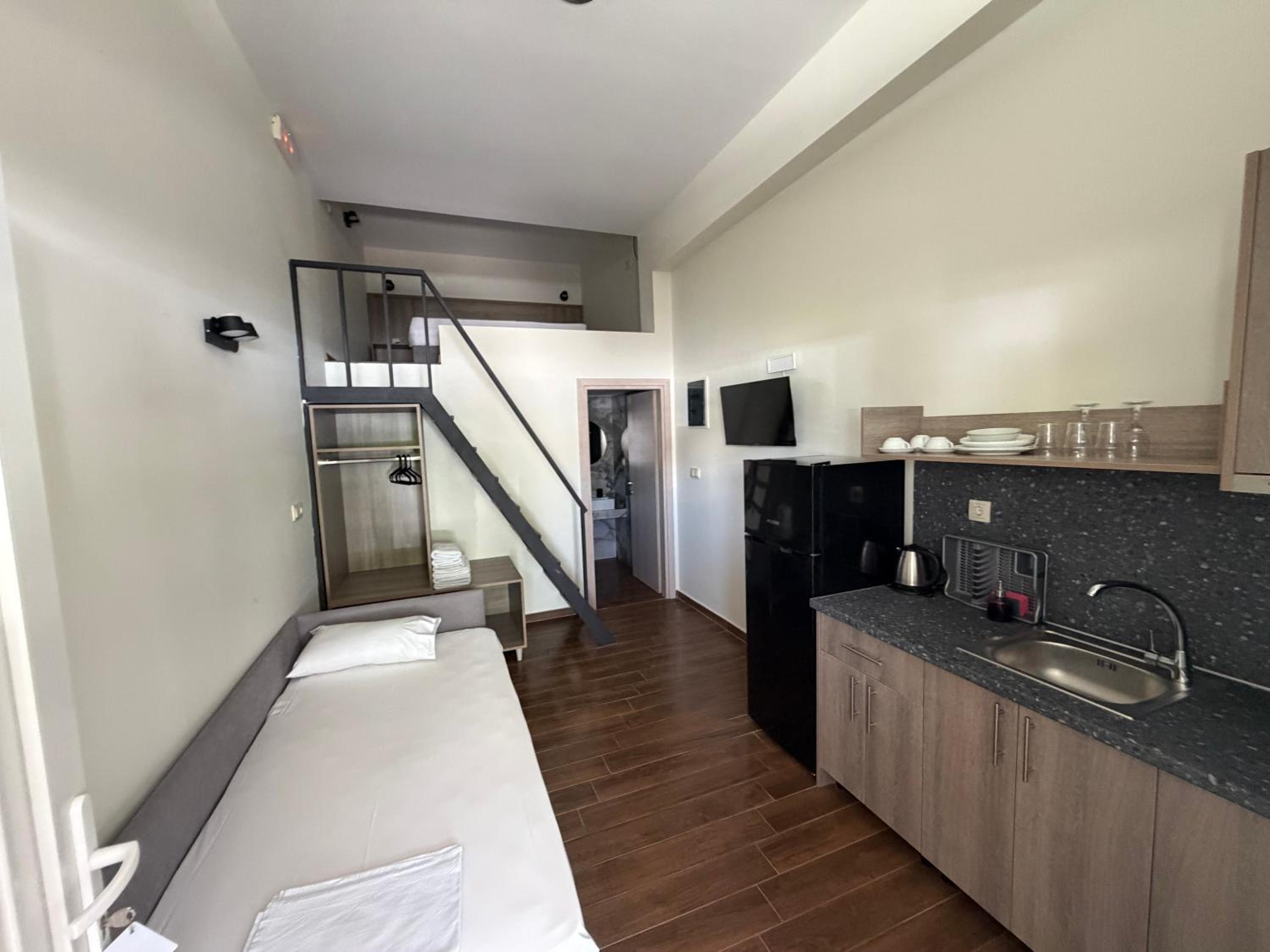 Apartment - Split Level photo 2