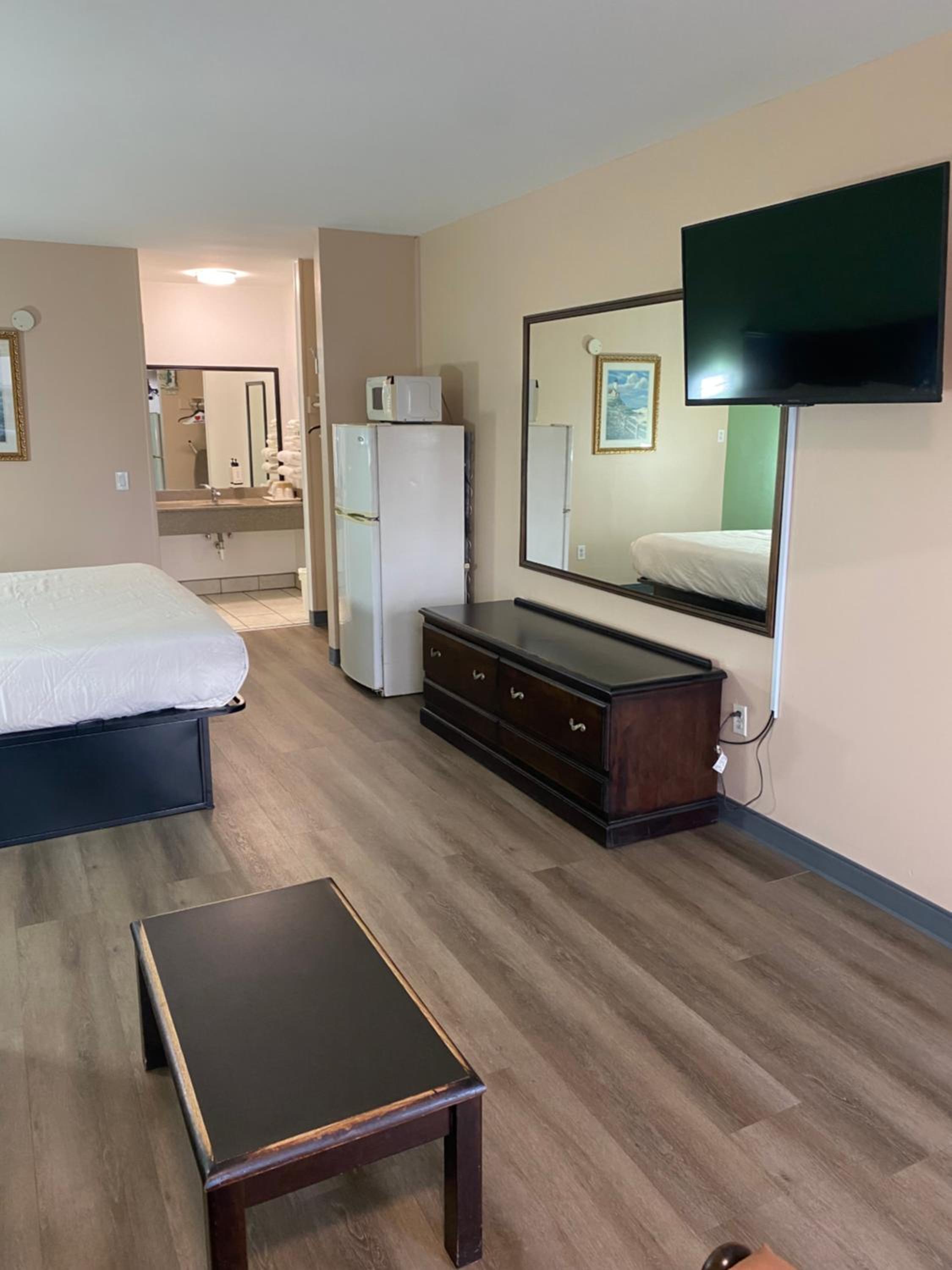Deluxe King Suite