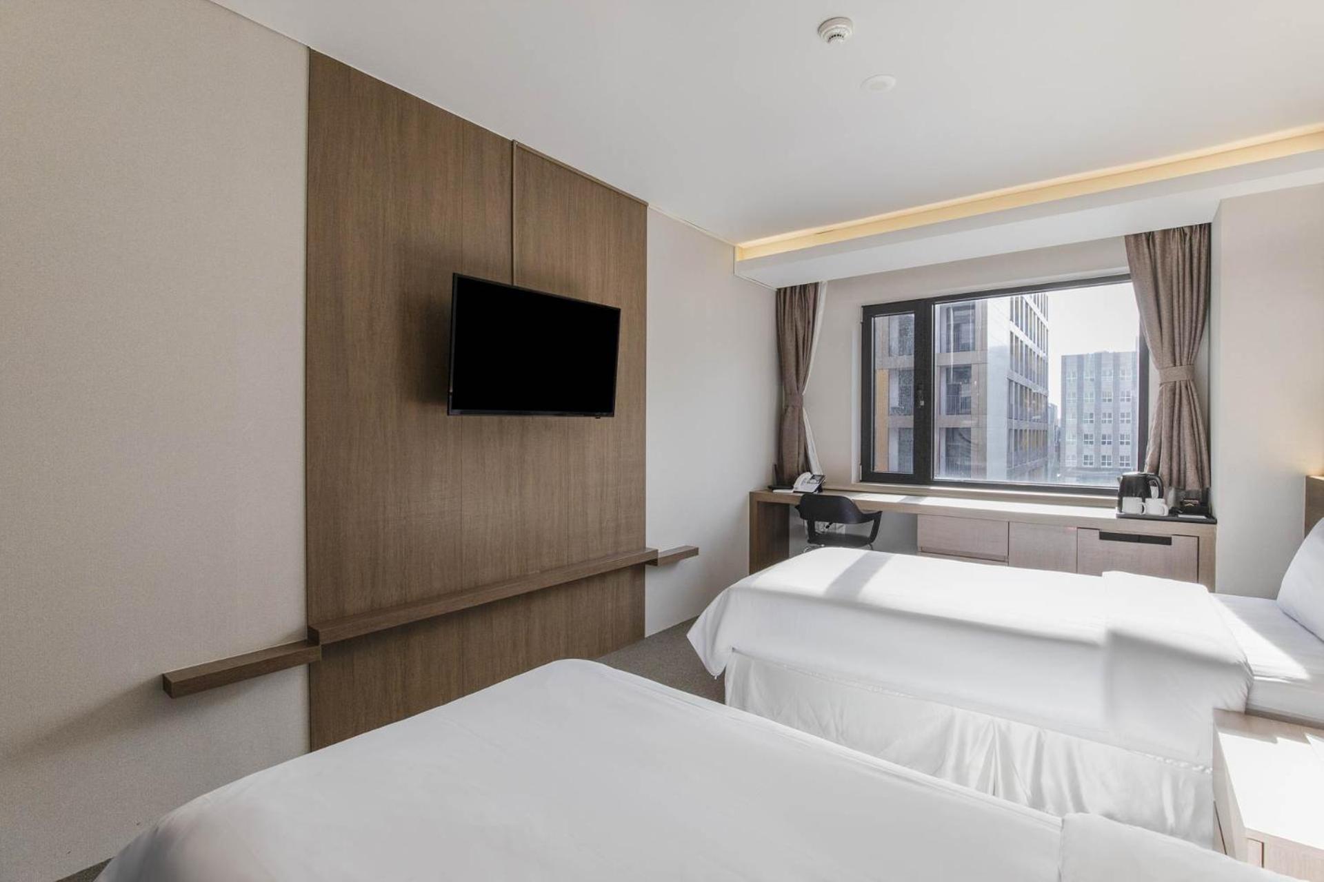 Deluxe Twin Room photo 3