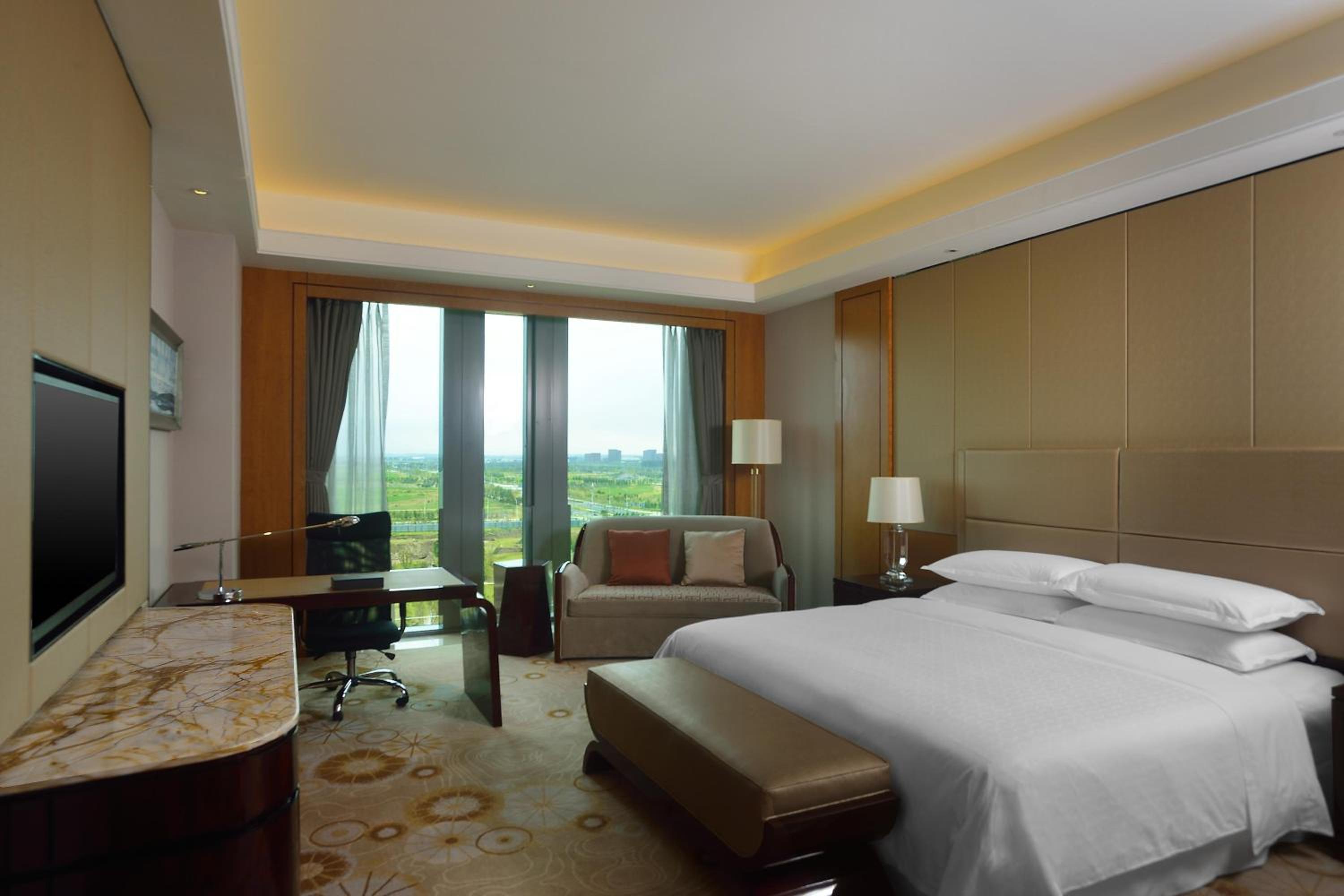 Grand Deluxe King Room photo 1