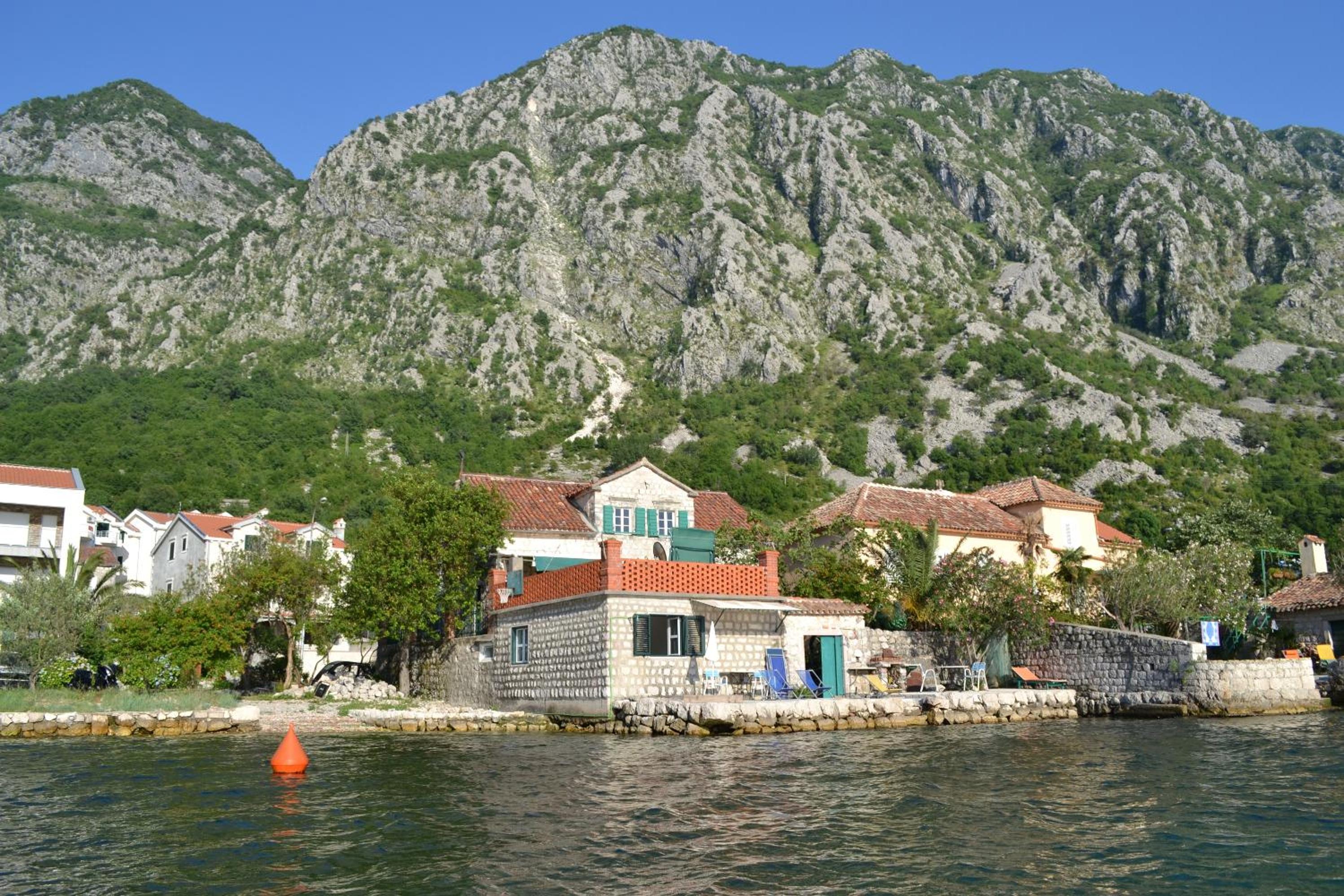 Studio with Mountain View
