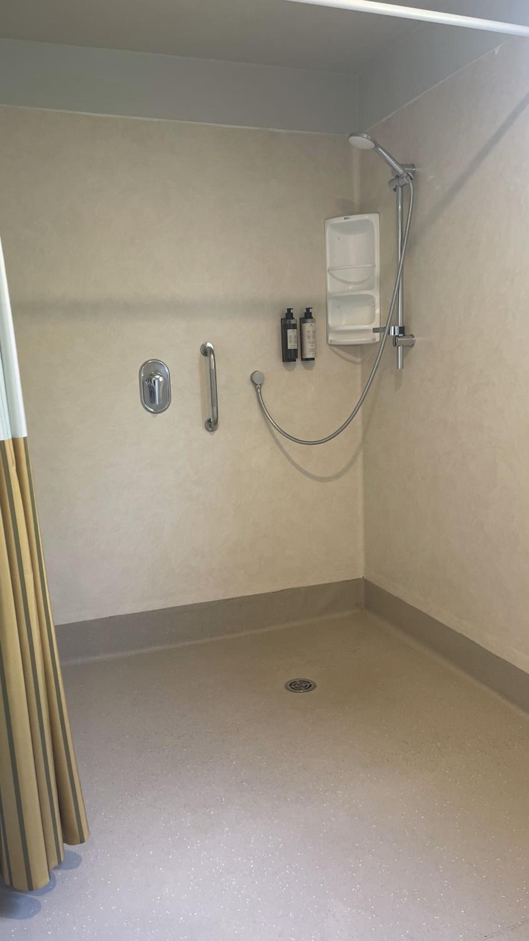 Apartment - Disability Access - Photo 6