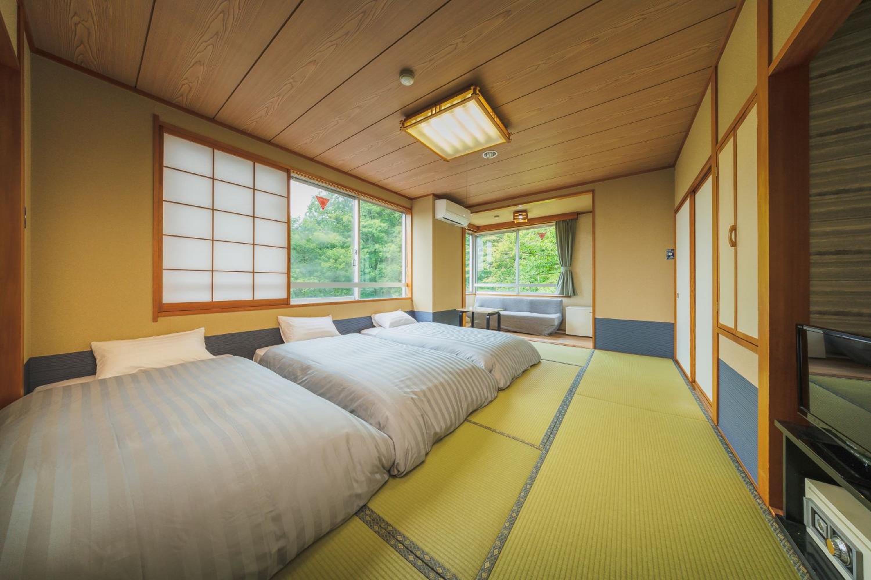 Corner Japanese-Style Triple Beds Room - Non-Smoking - Photo 3