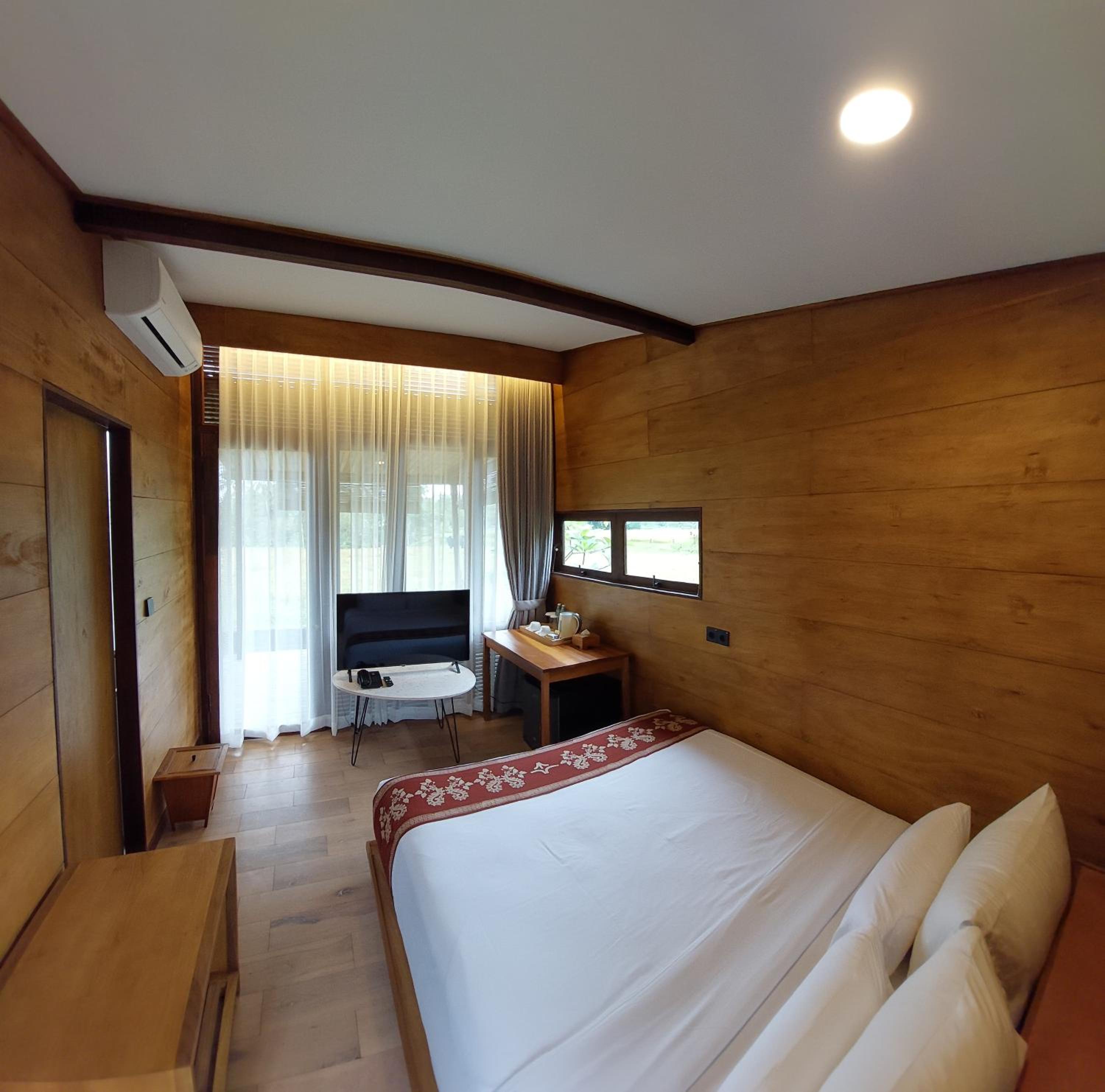Three-Bedroom Villa - Photo 7