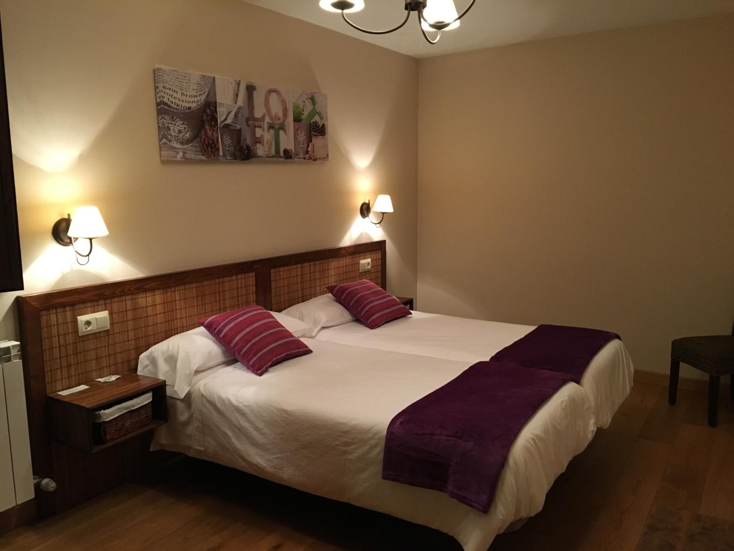 Twin Room - Photo 2