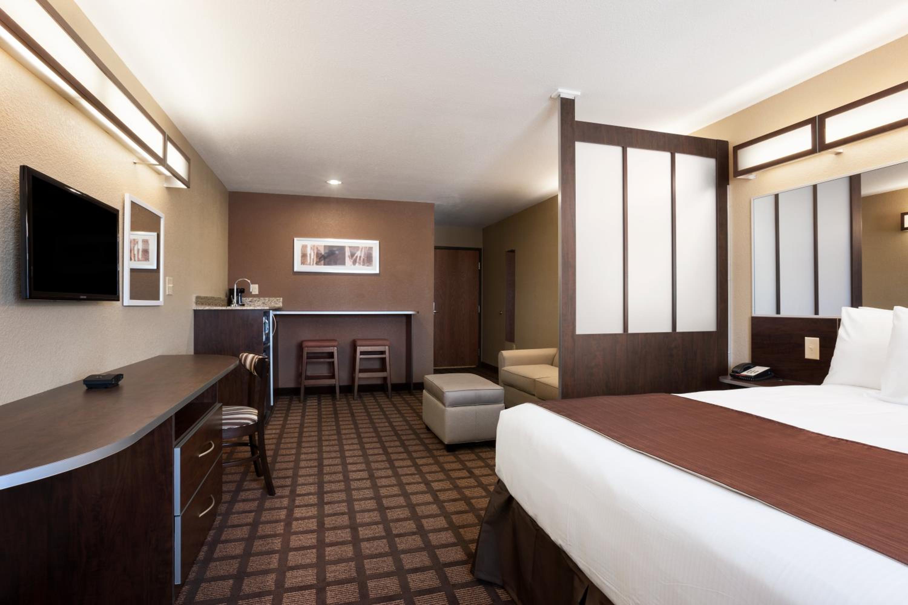 One-Bedroom Suite - Disability Access/Non-Smoking photo 2