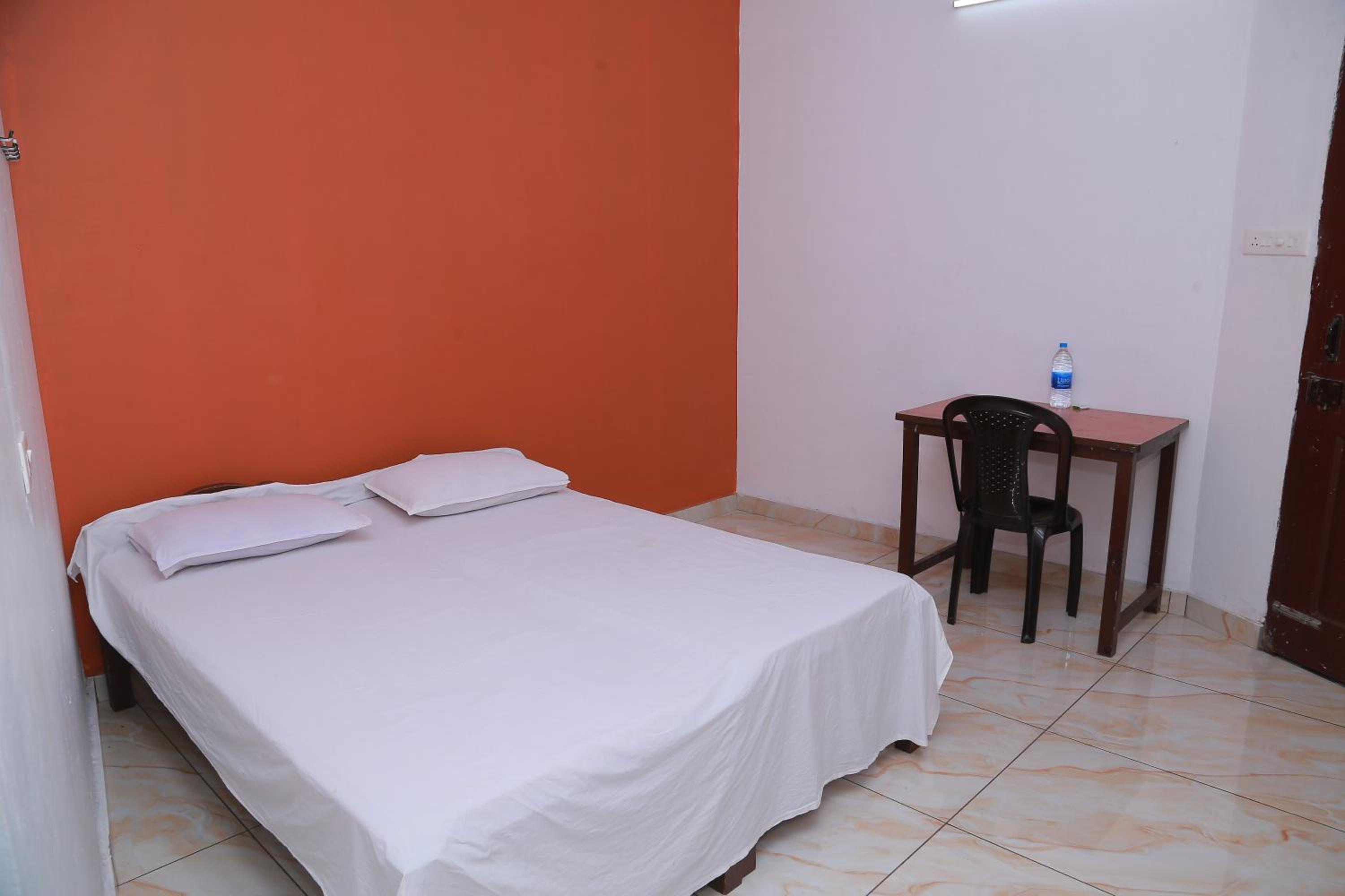 Budget Double Room photo 3