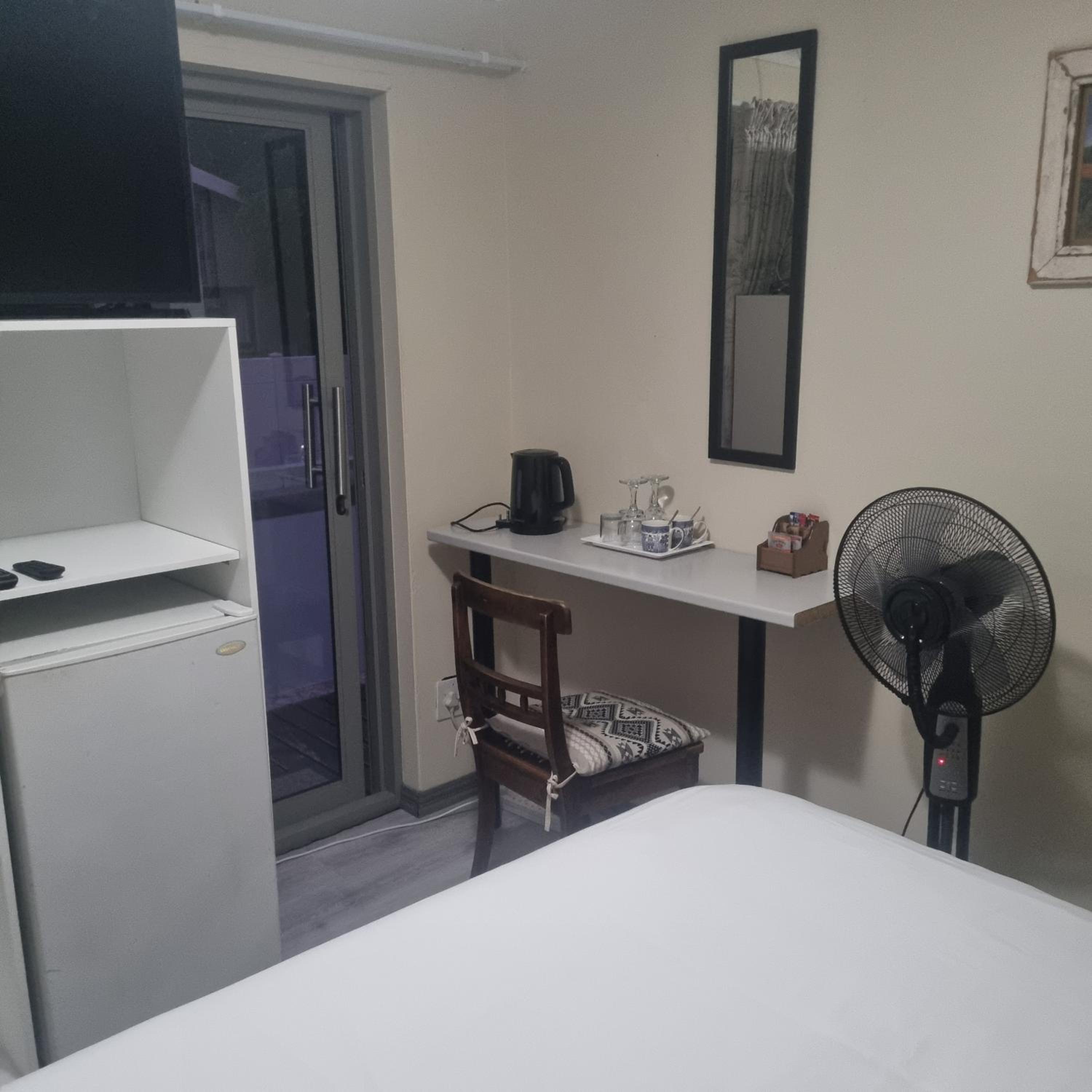 Budget Double Room photo 2