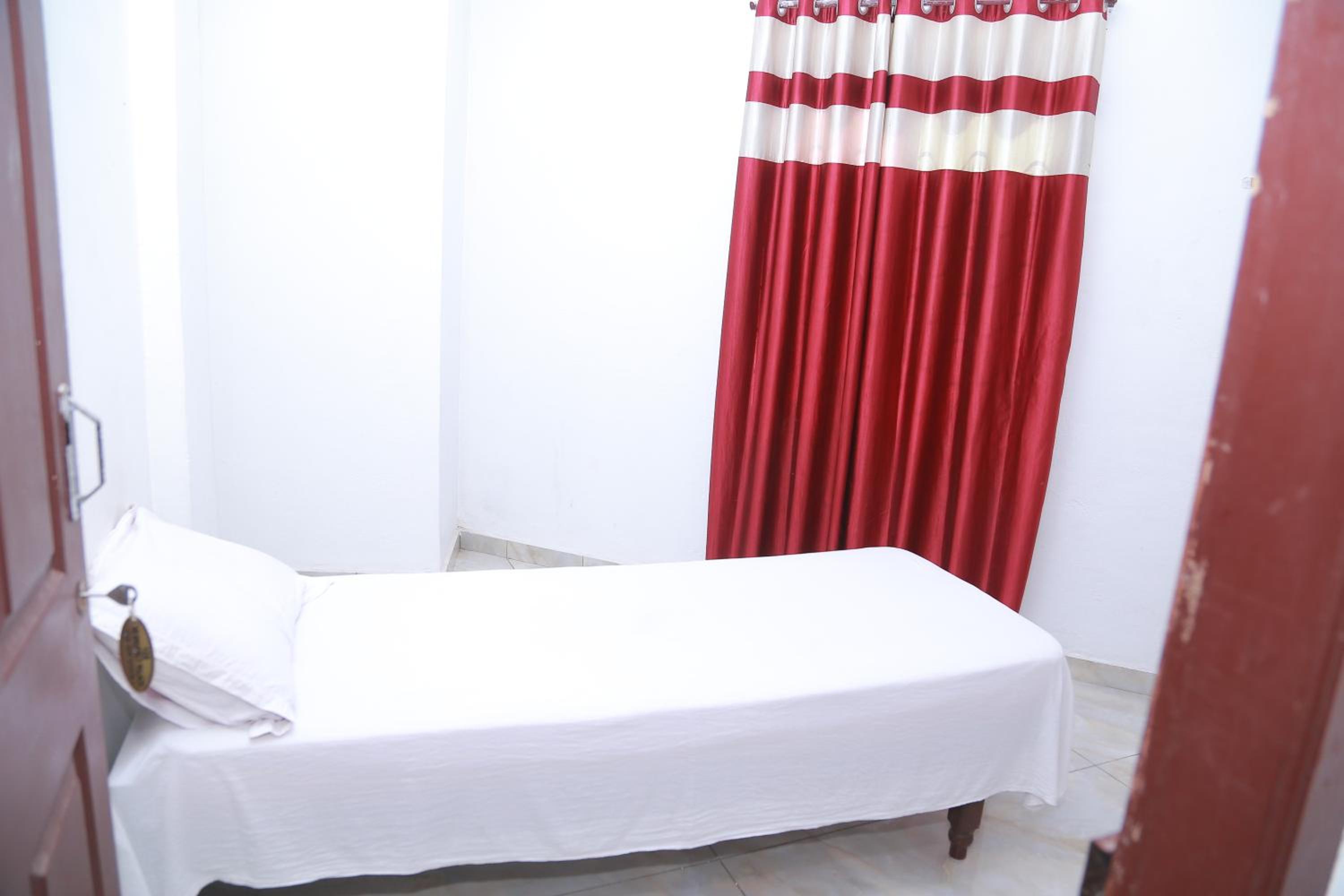 Budget Single Room photo 3