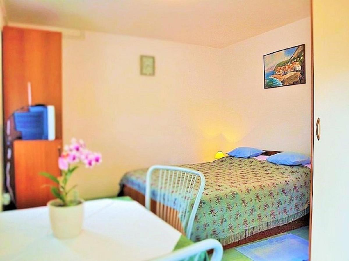 Studio Apartment - Photo 3