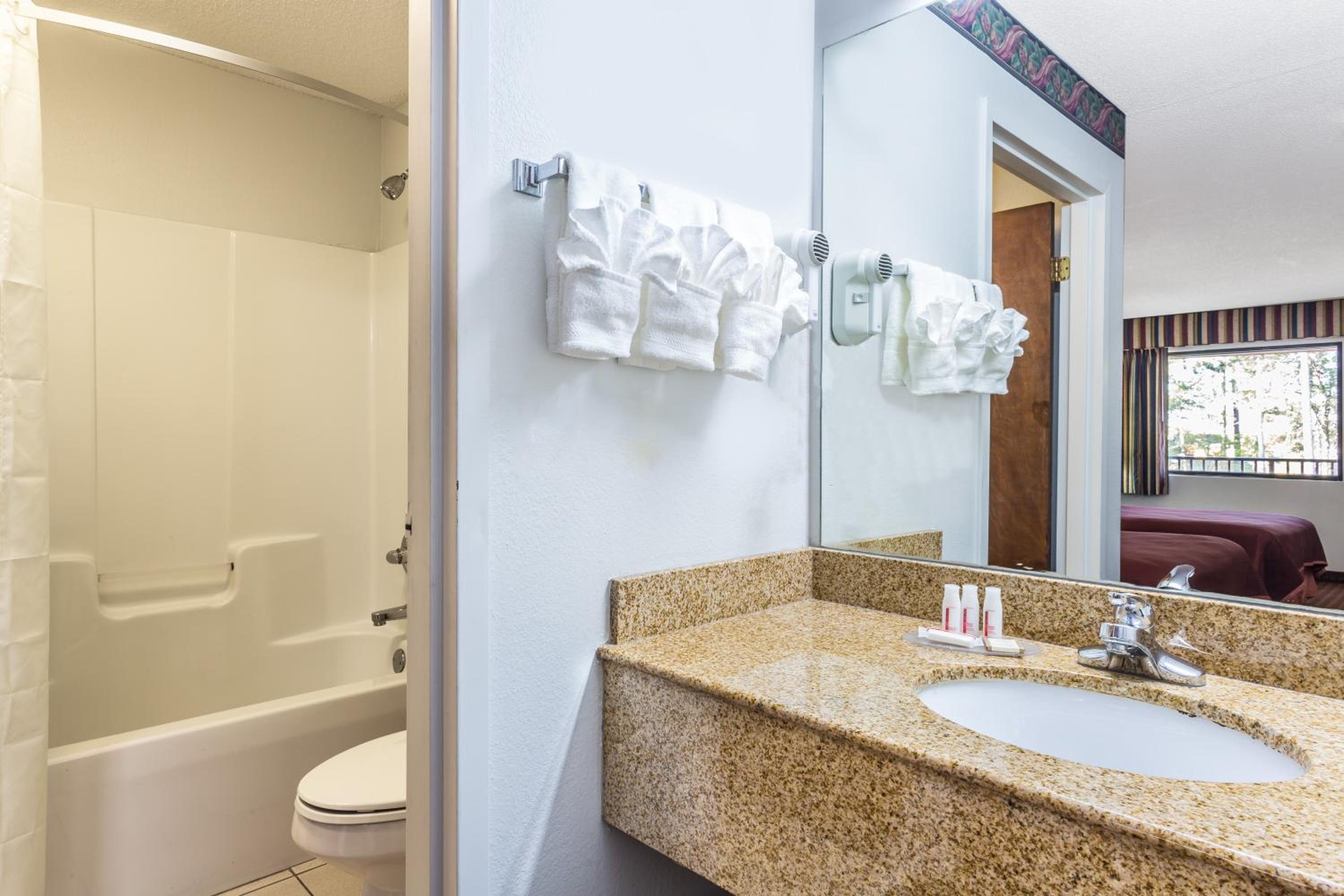 Studio King Suite with Jetted Tub - Non-Smoking
