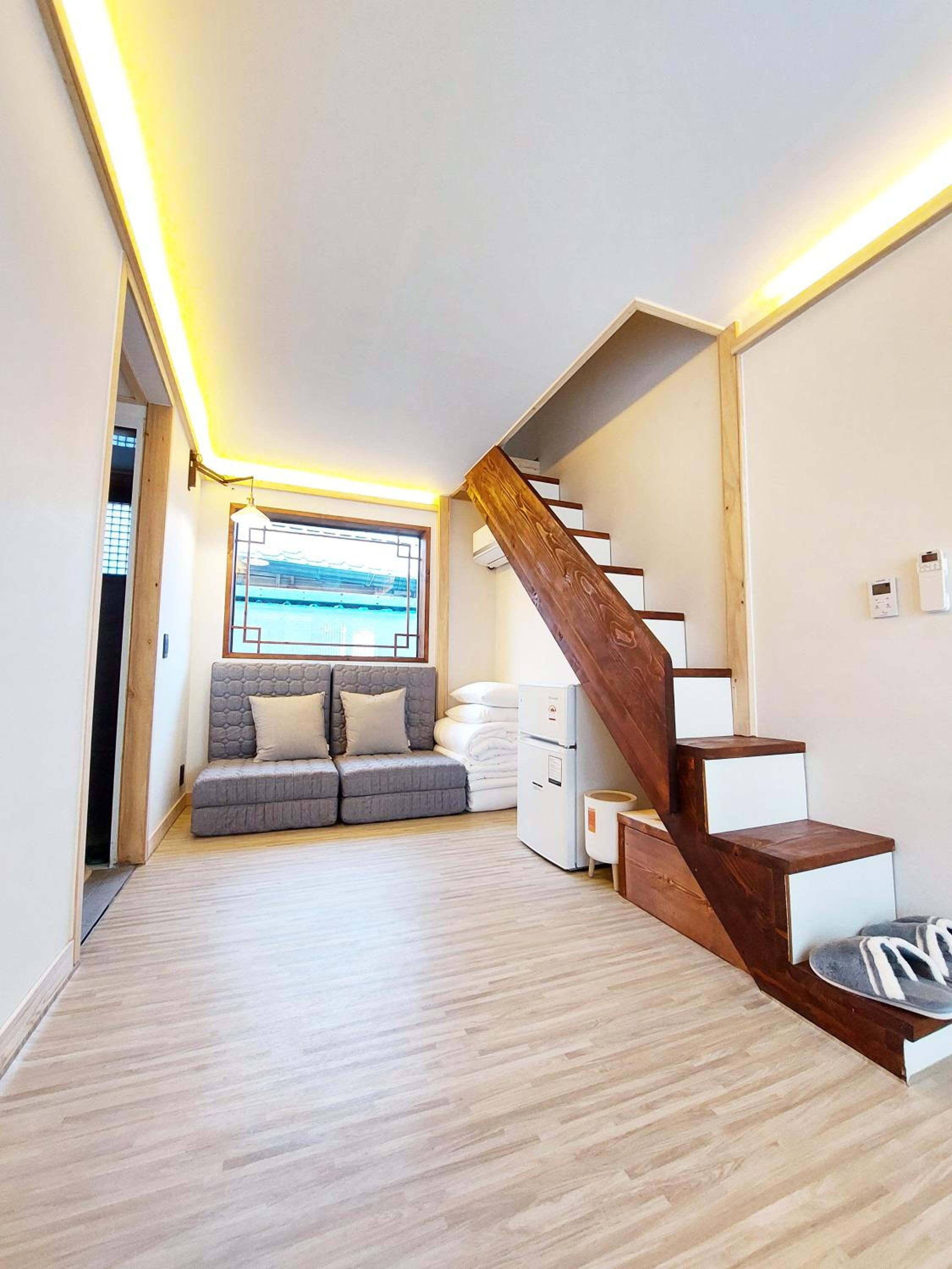 Family Room with Private Bathroom photo 1