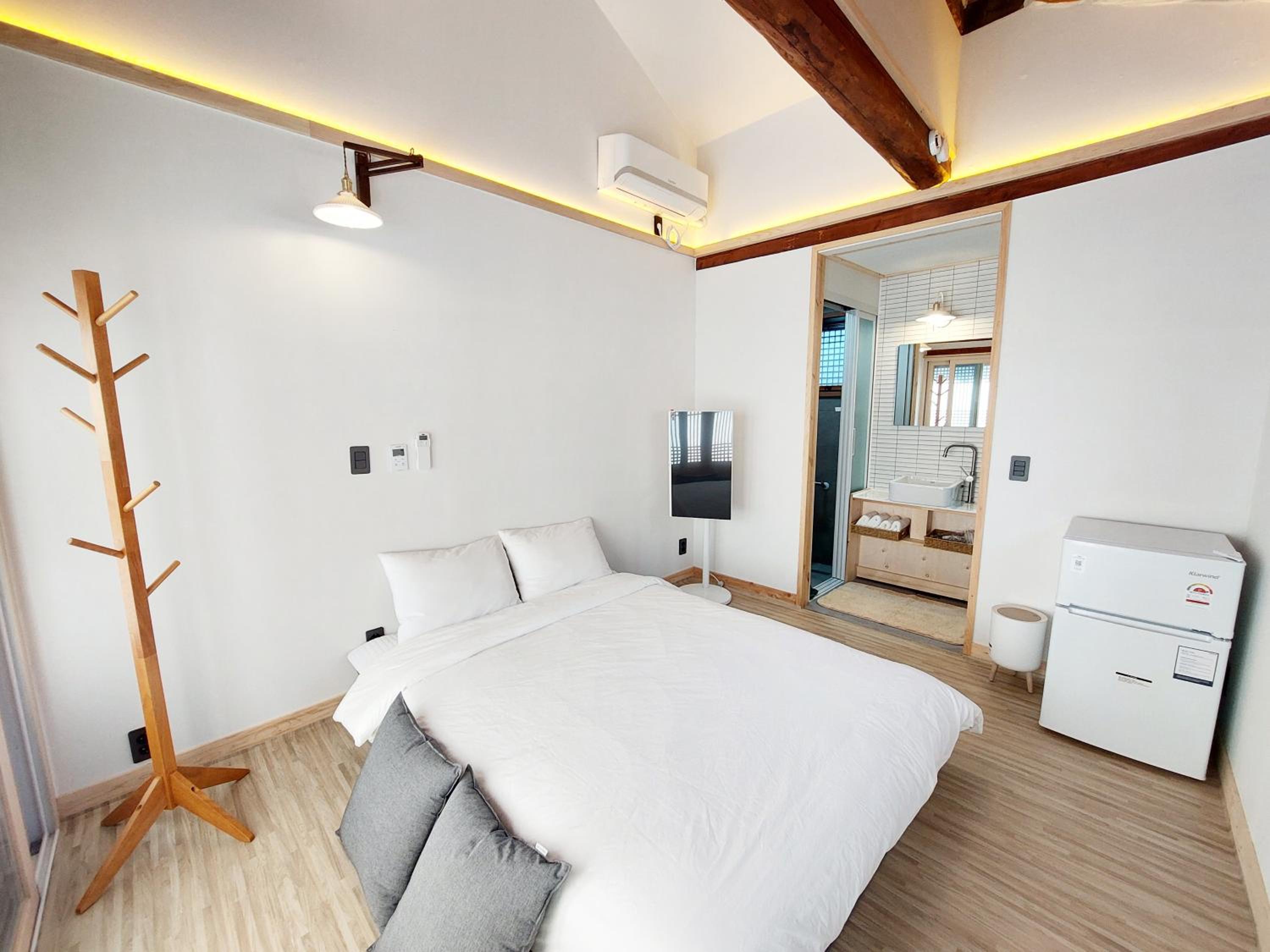 Double Room with Private Bathroom photo 1