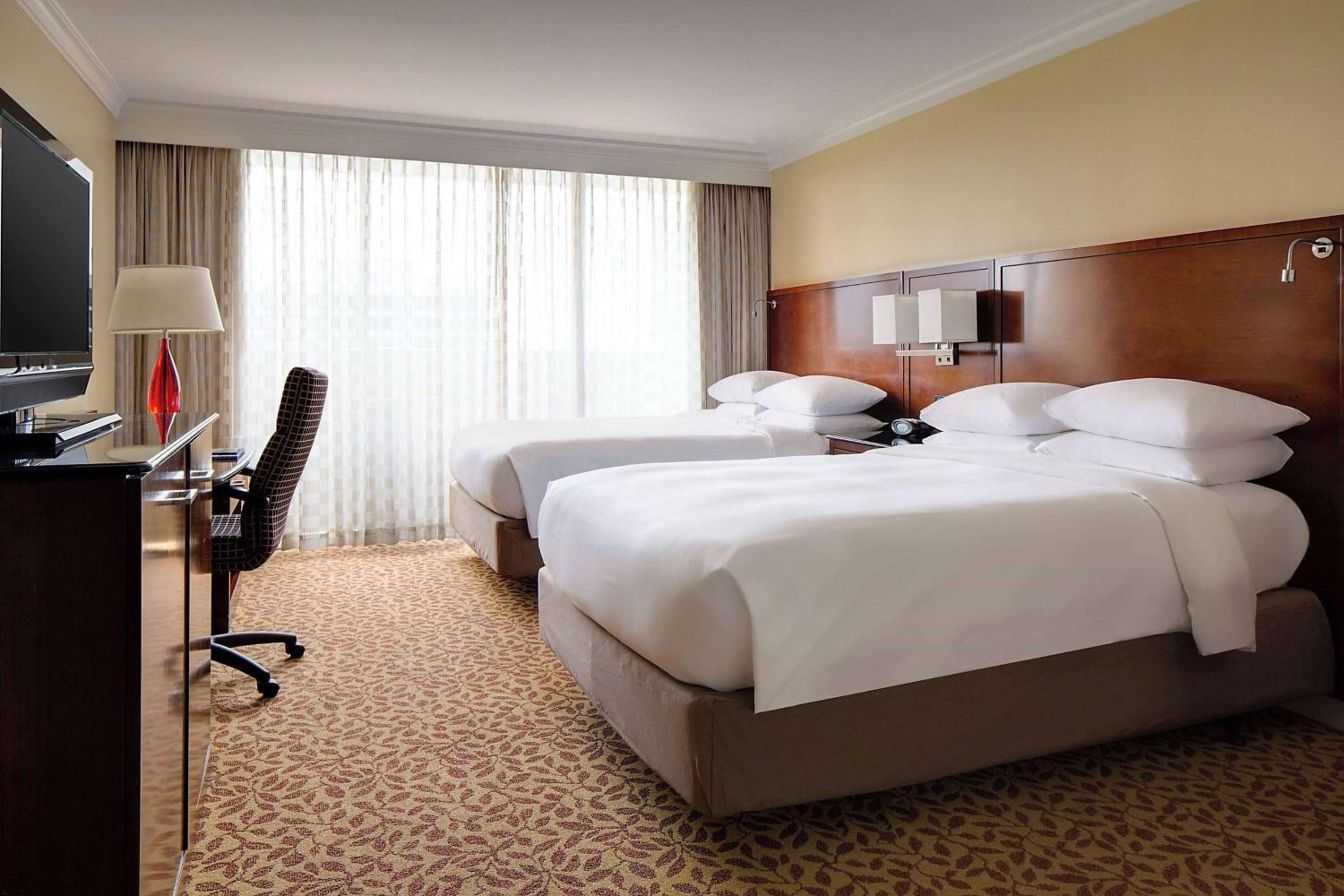 Double Room with Two Double Beds - Non-Smoking - Photo 2