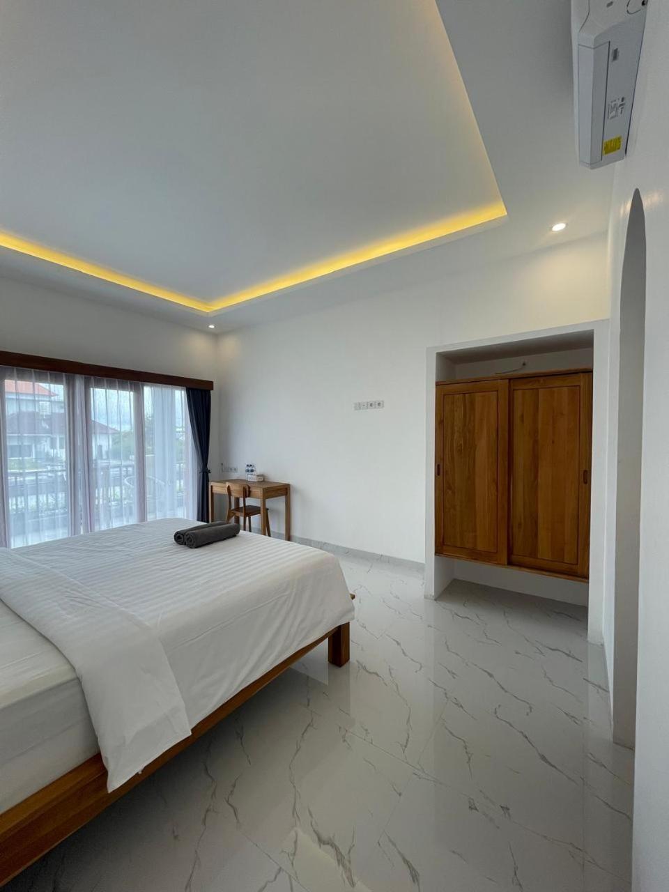 Double Room with Pool View - Photo 7