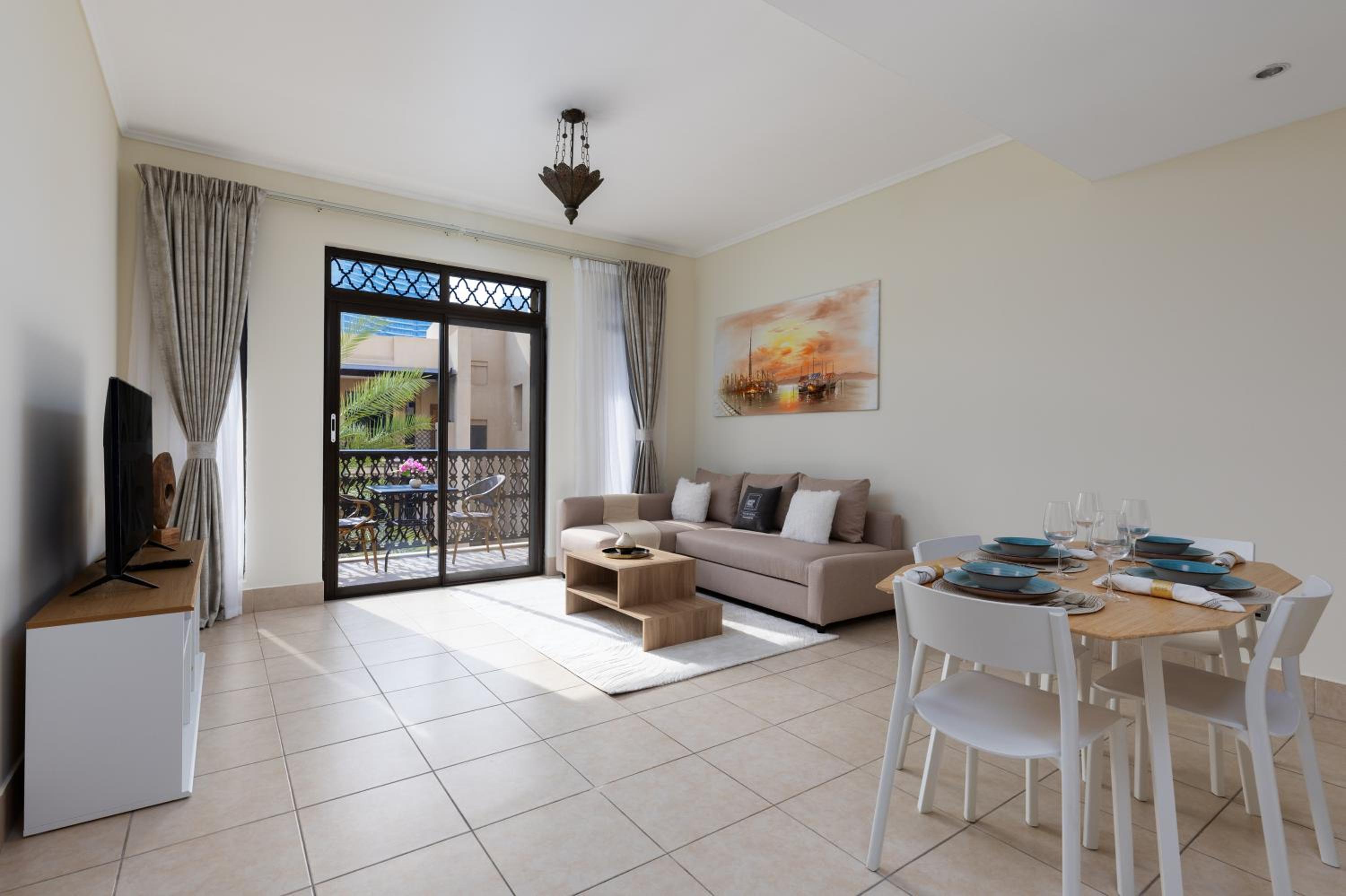 One-Bedroom Apartment with Balcony photo 1