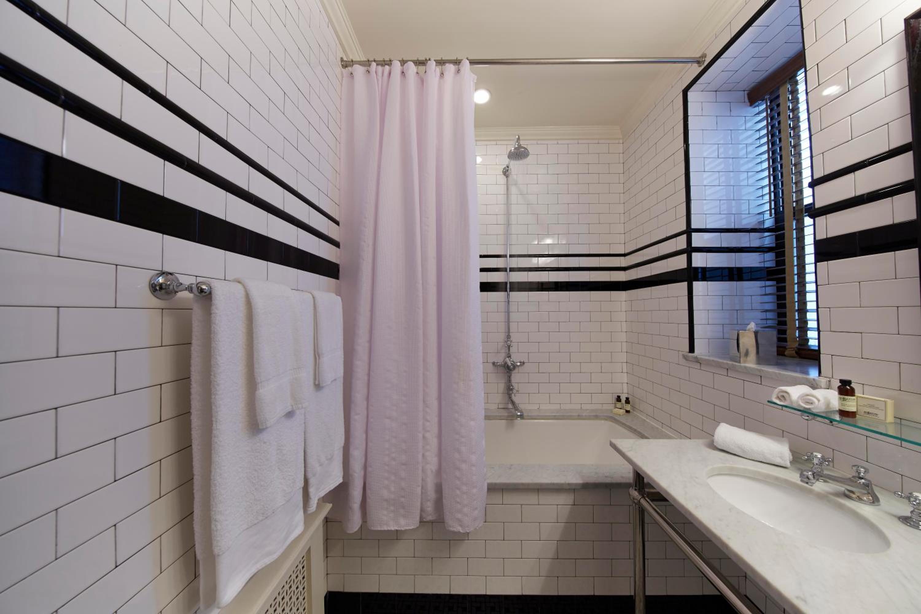Captain's Cabin with private bathroom photo 2