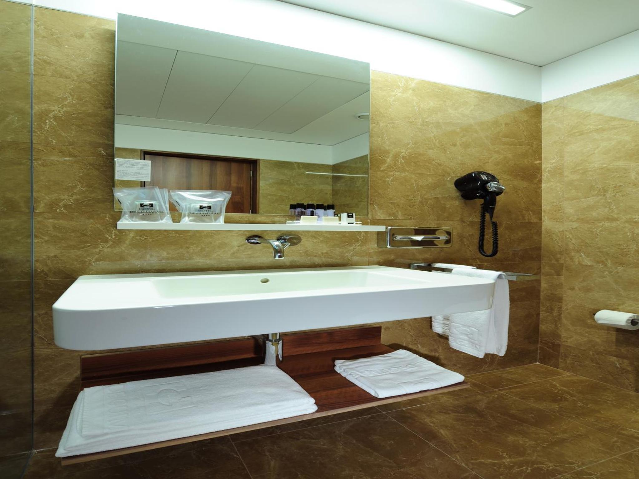 Deluxe Suite - Photo 7