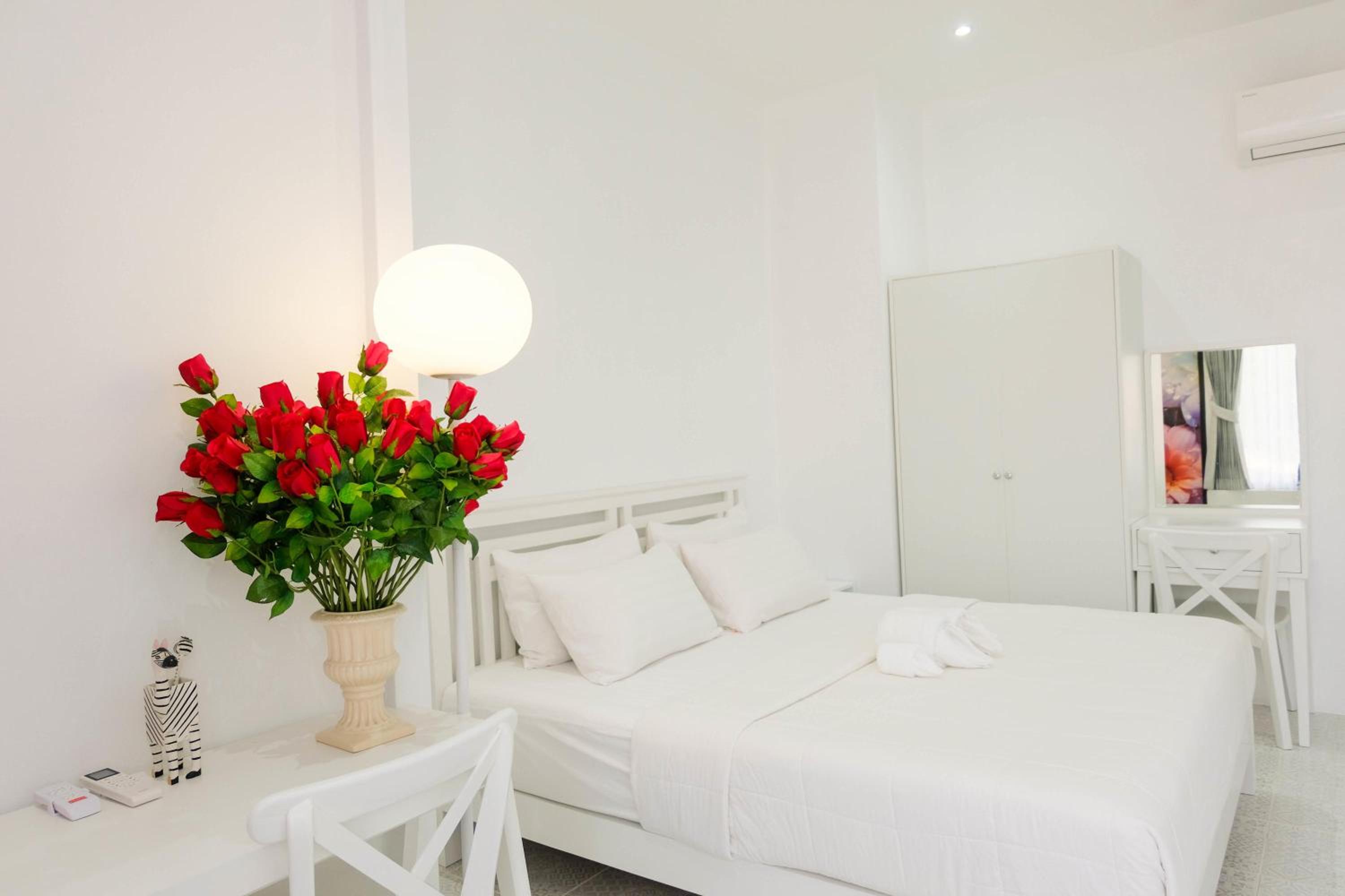 Executive Suite - Photo 12