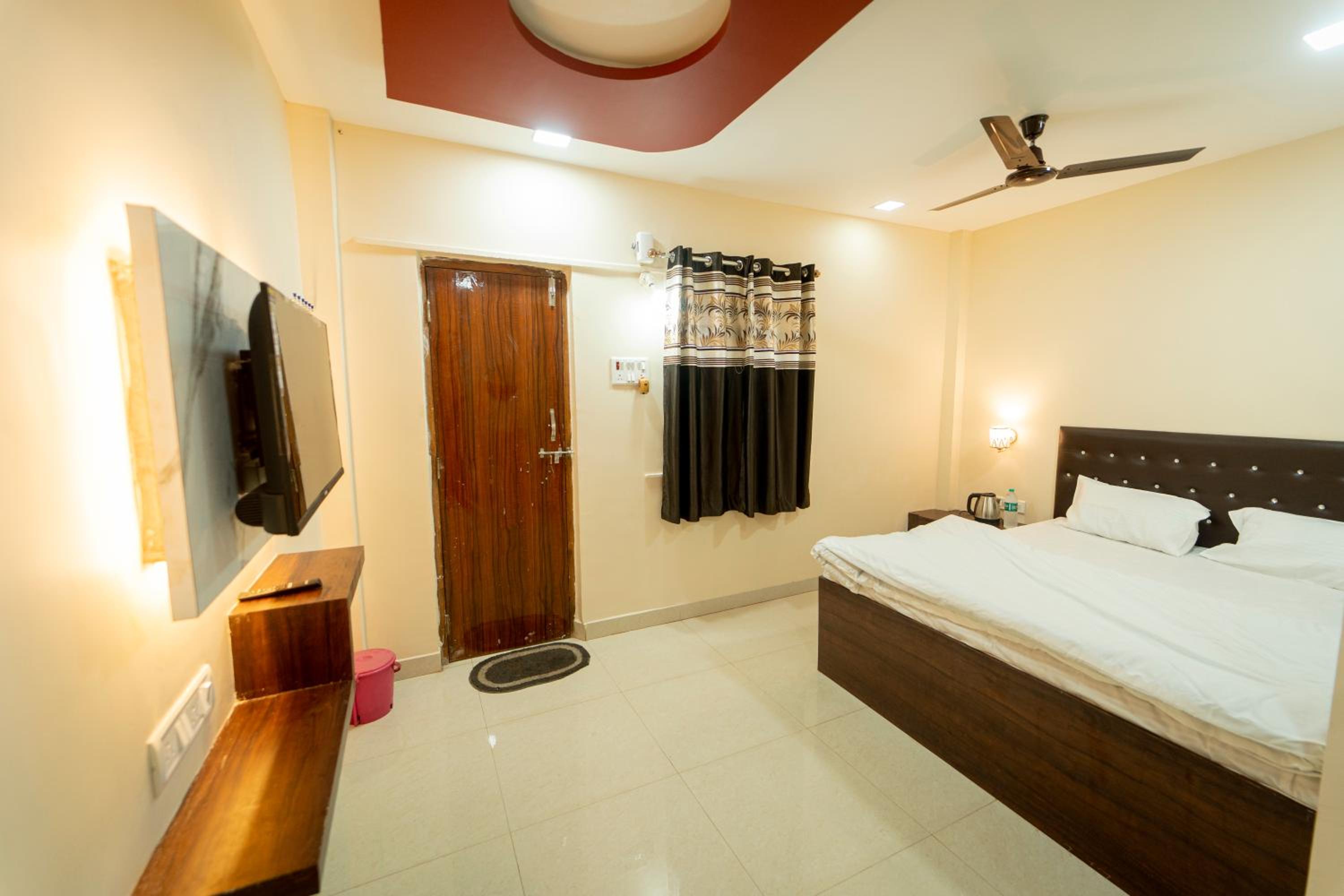 Double Room with Balcony - Photo 3