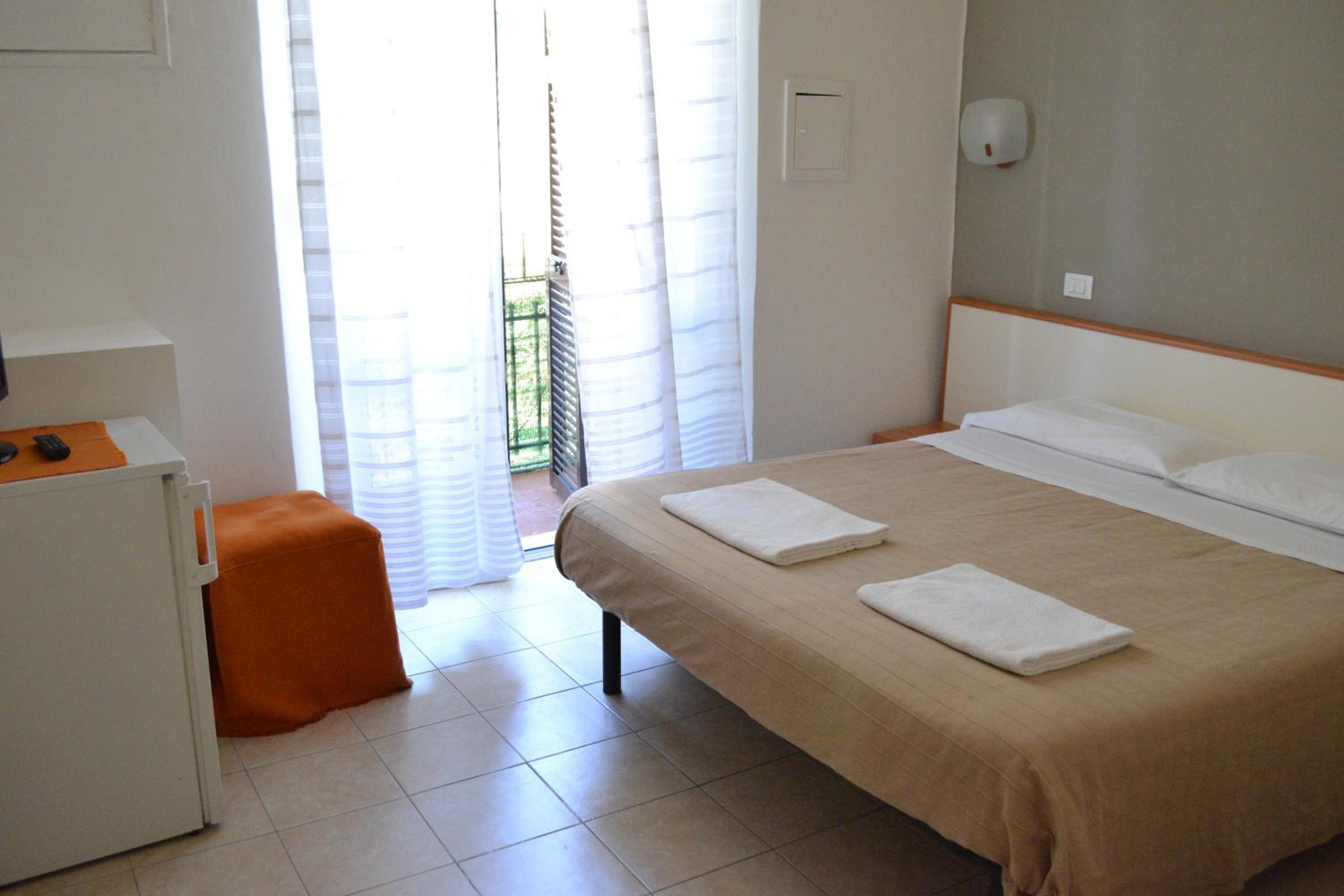 Double Room - Photo 11