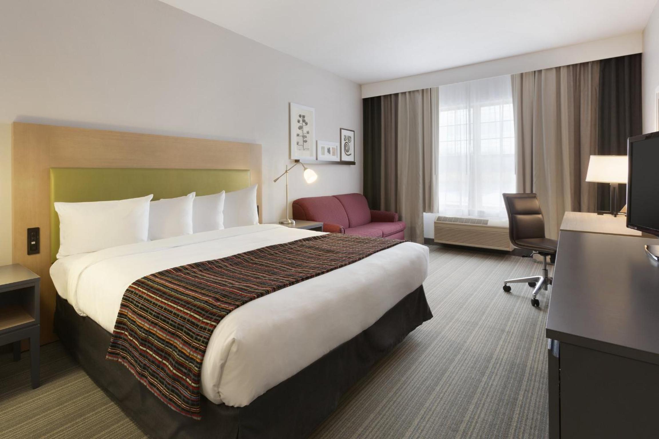 King Room with Sofa Bed - Non-Smoking - Photo 2
