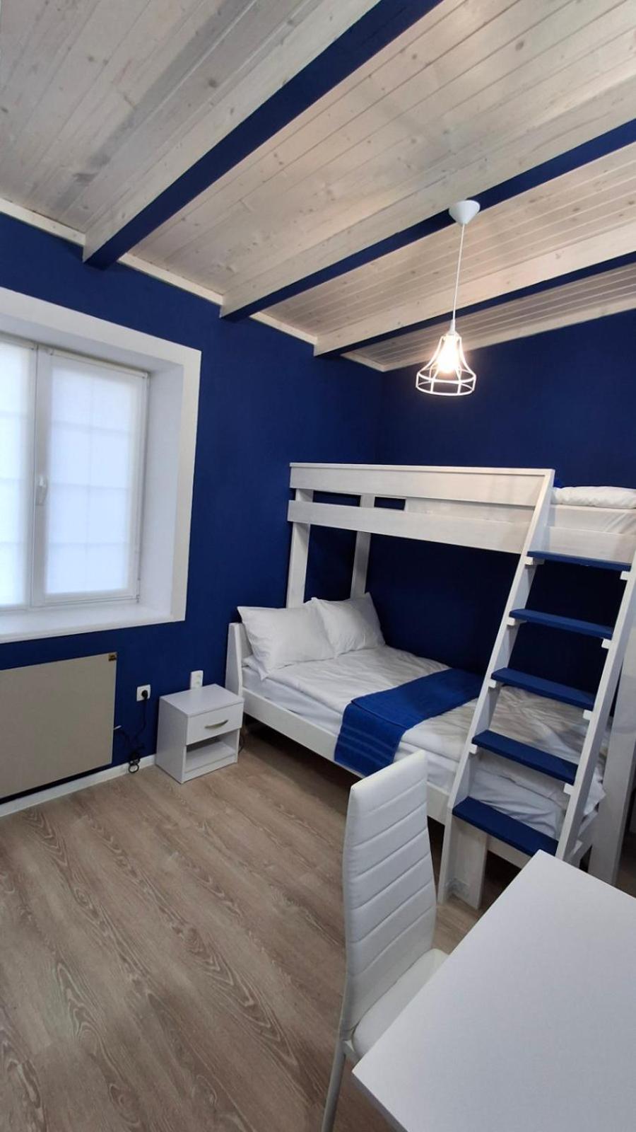 Family Room with Private Bathroom photo 3
