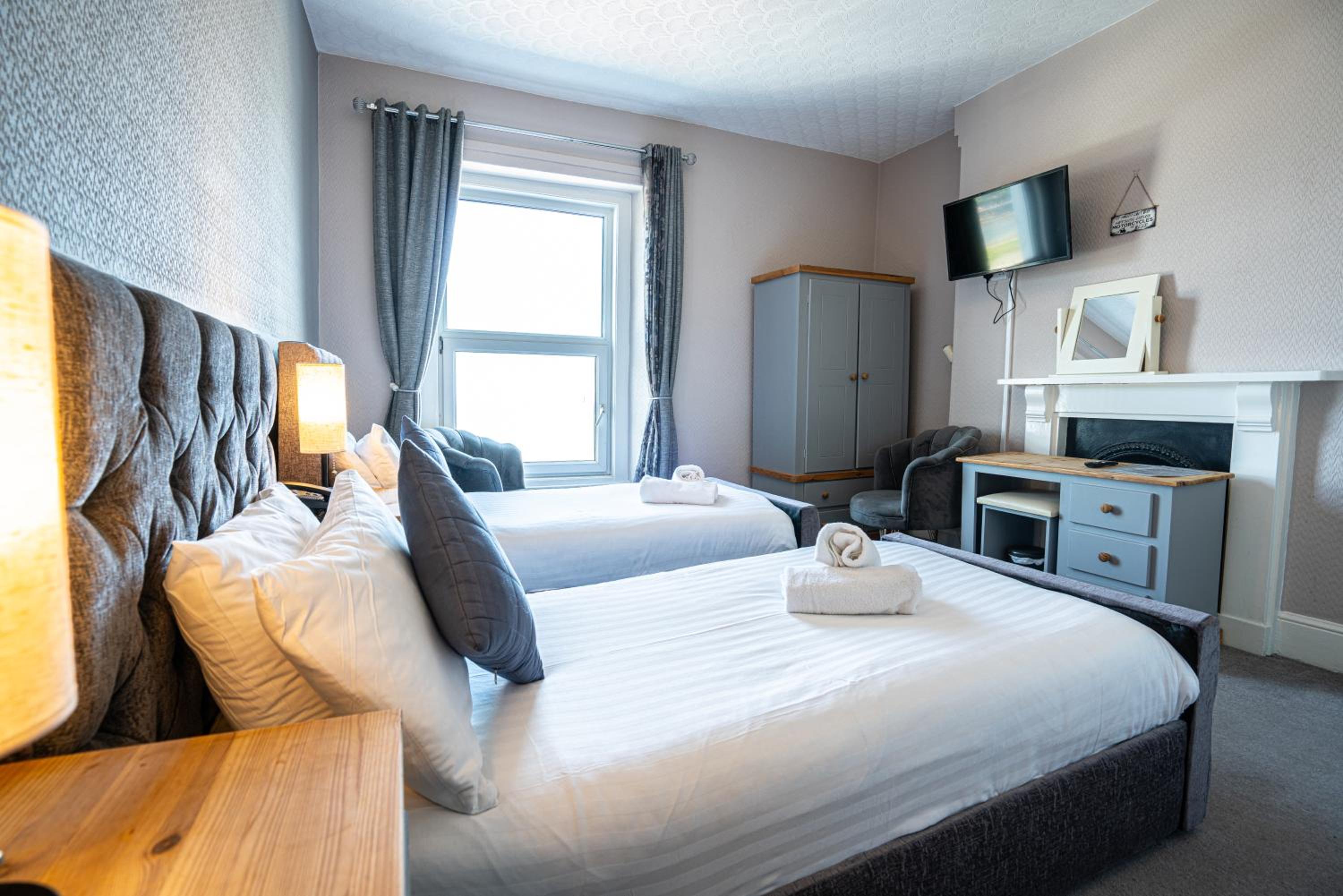 Standard Twin Room with Sea View photo 2