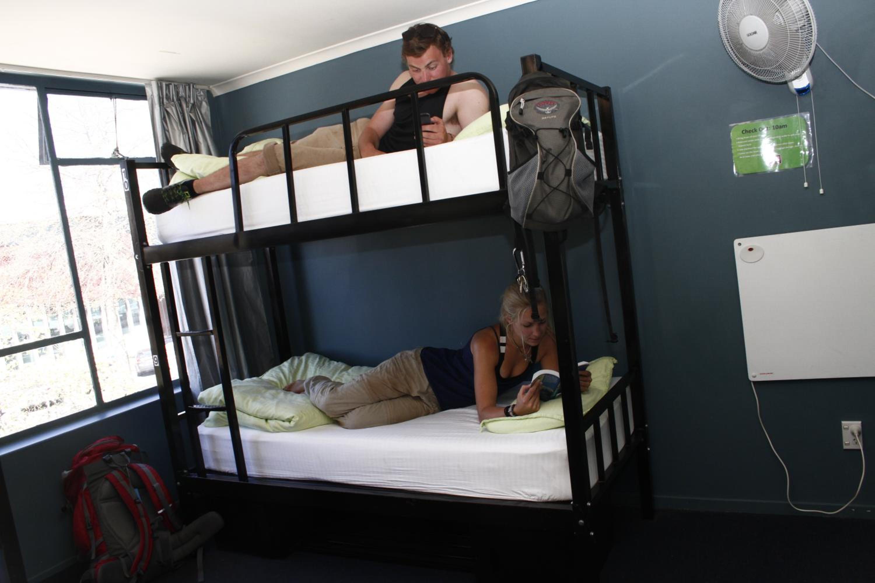 Bed in 4-Bed Mixed Dormitory Room photo 2