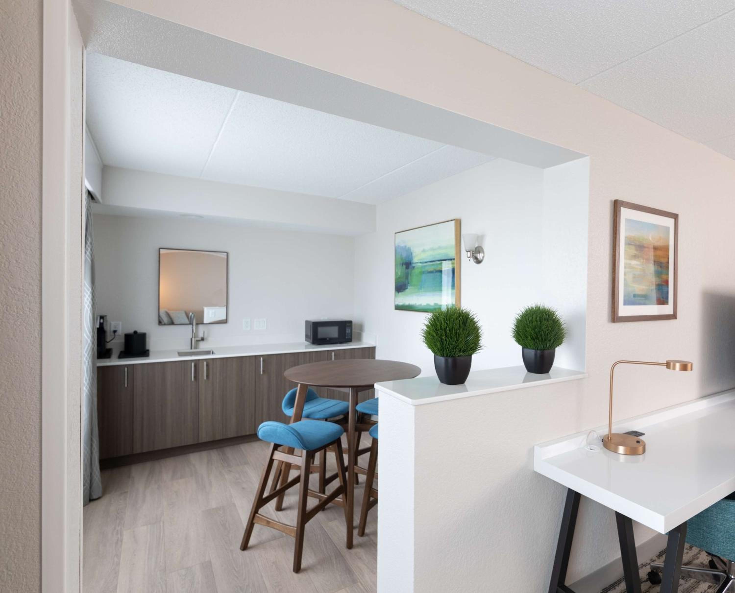 King Suite with Wet Bar - Photo 1