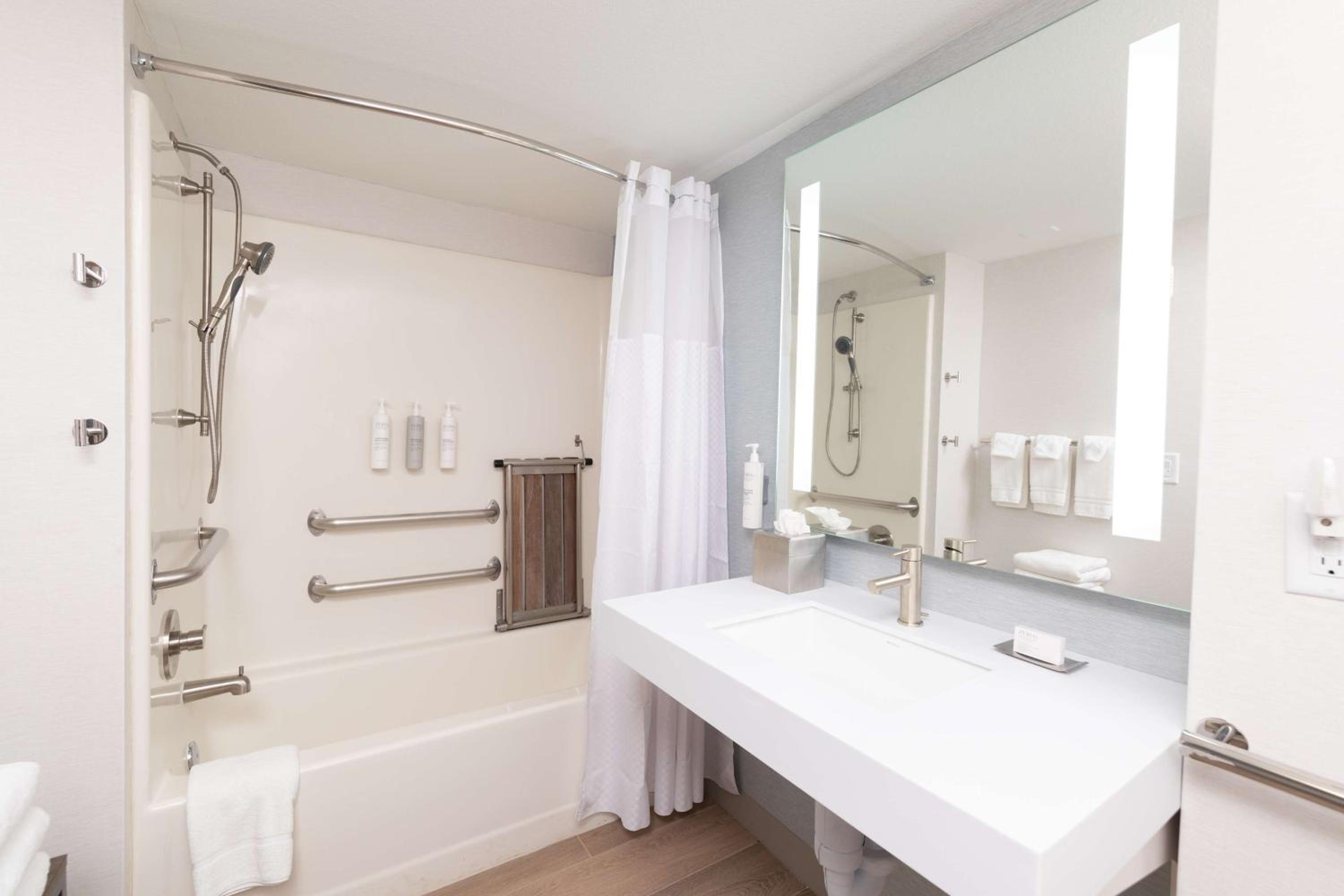 Queen Room with Two Queen Beds - Mobility and Hearing Access - Photo 4