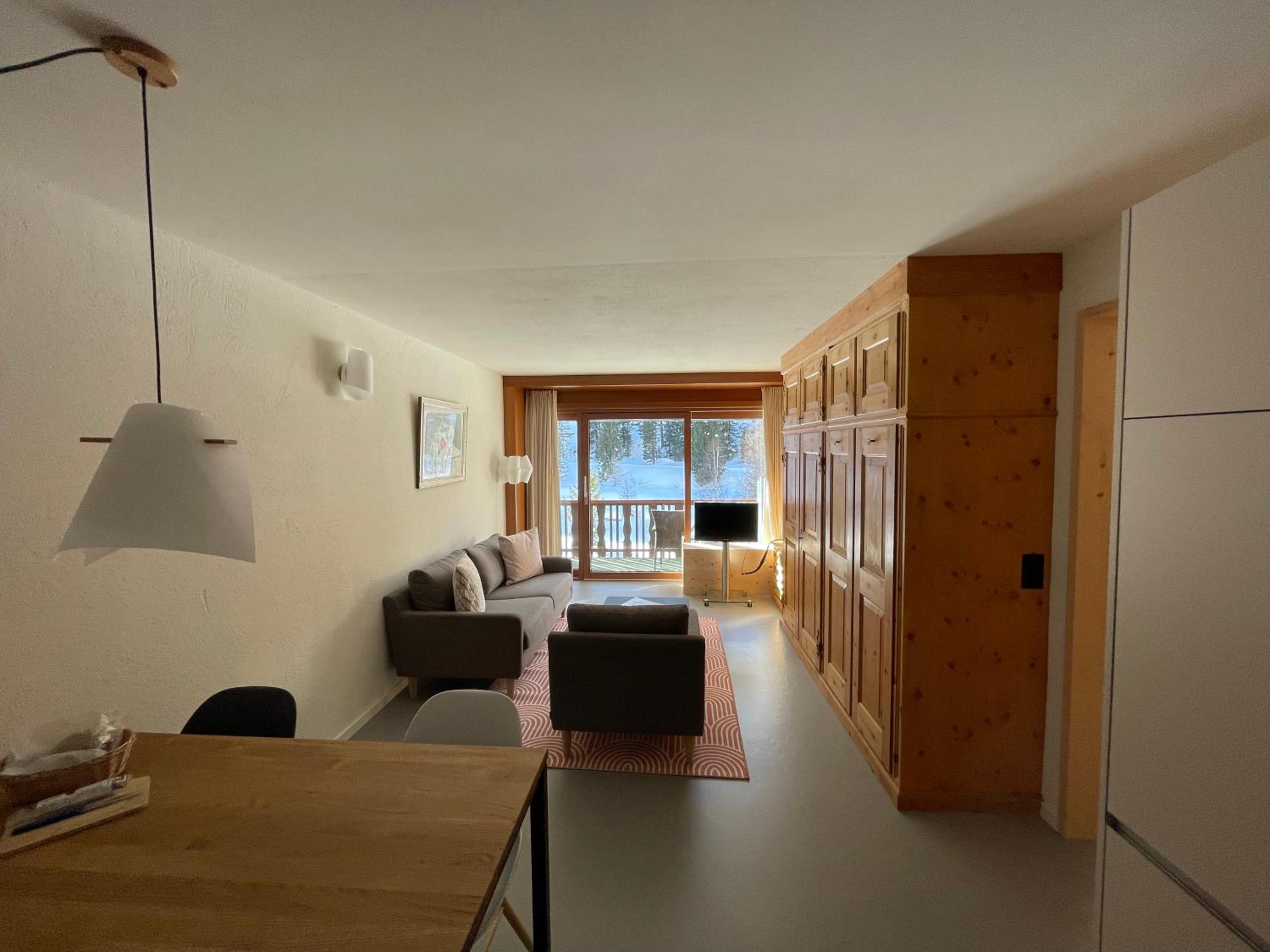 One-Bedroom Apartment with Balcony photo 2