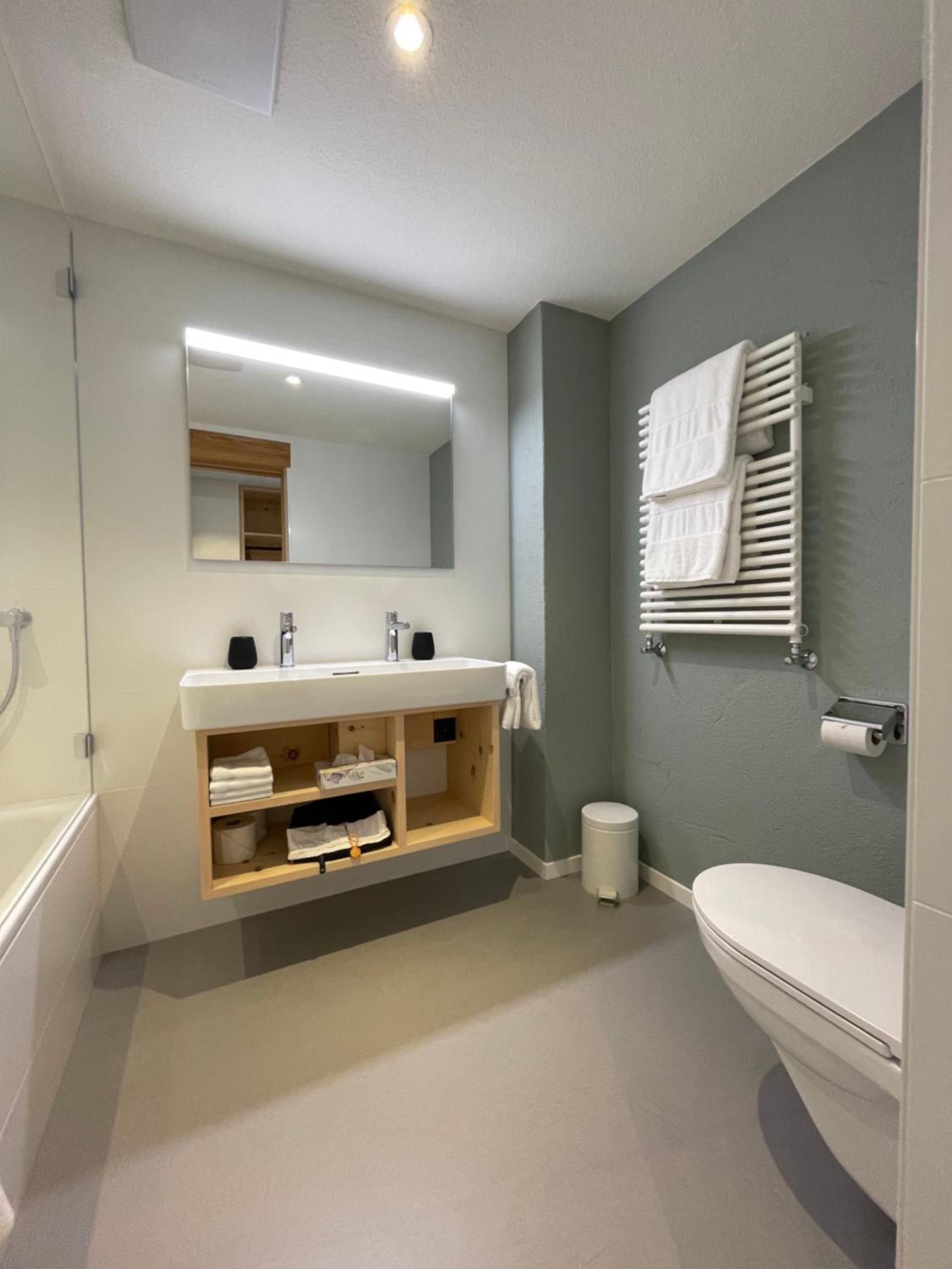 One-Bedroom Apartment with Balcony photo 2