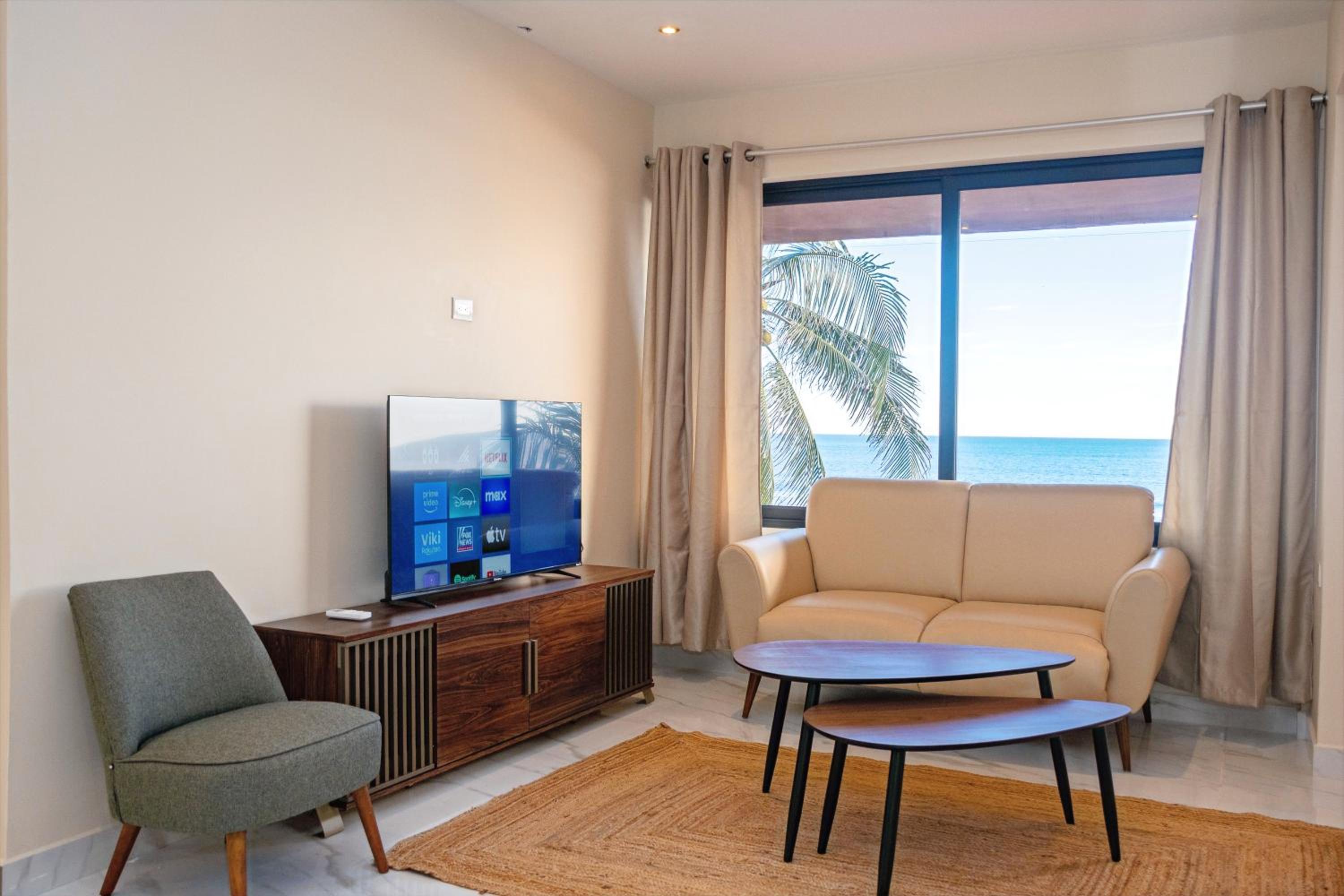 Deluxe Suite with Sea View photo 2