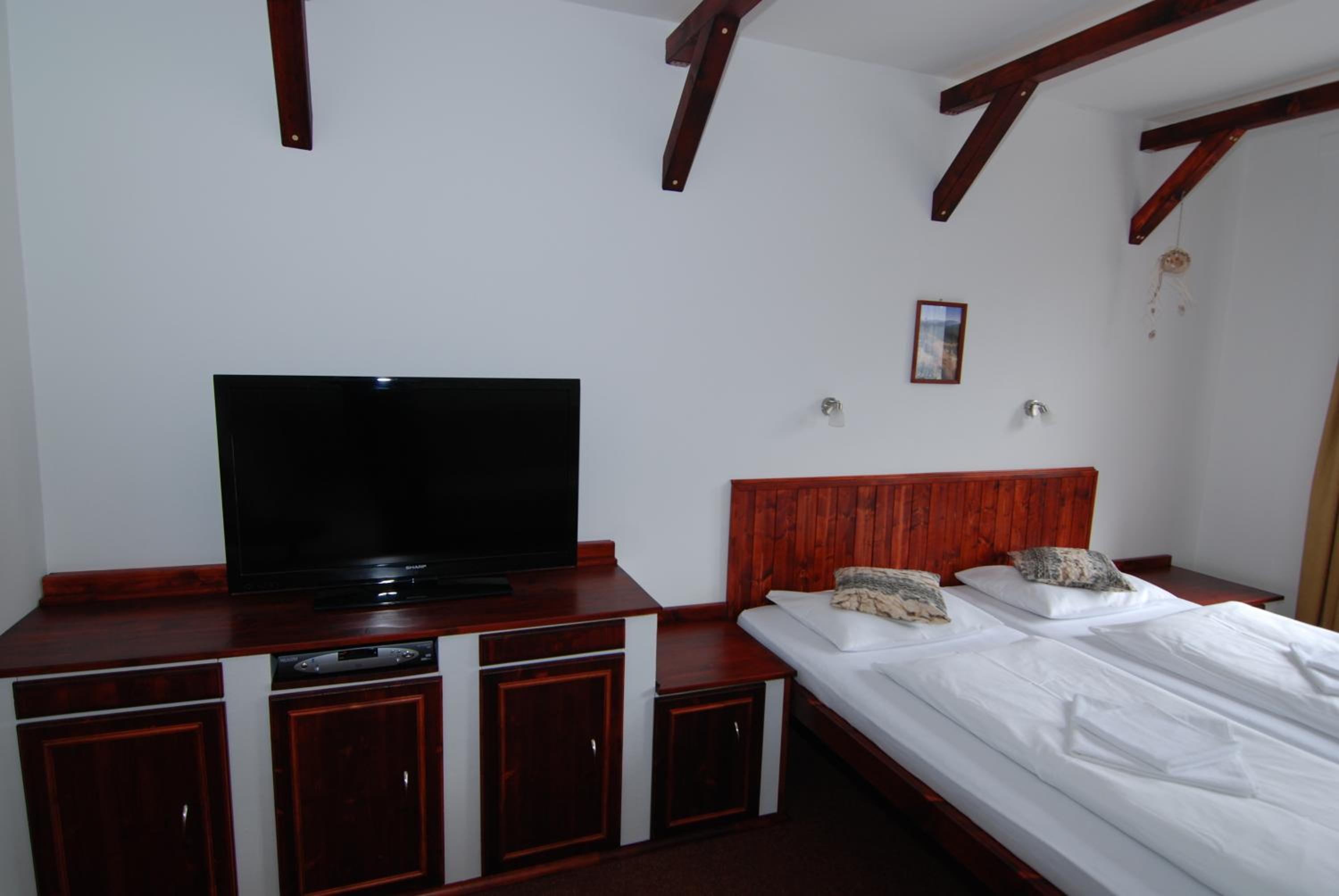 Queen Room with Balcony photo 1