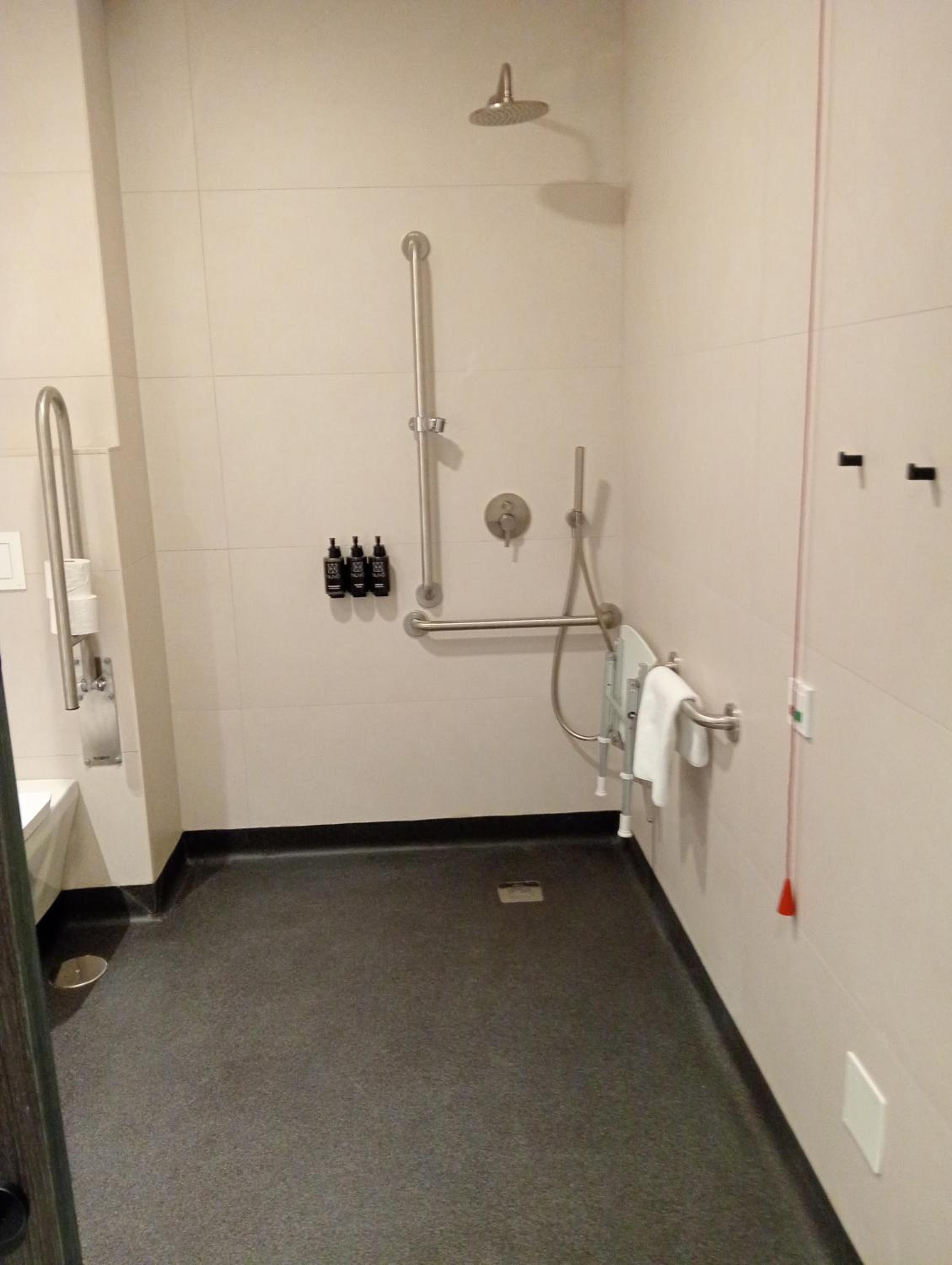 Double Room - Disability Access - Photo 4